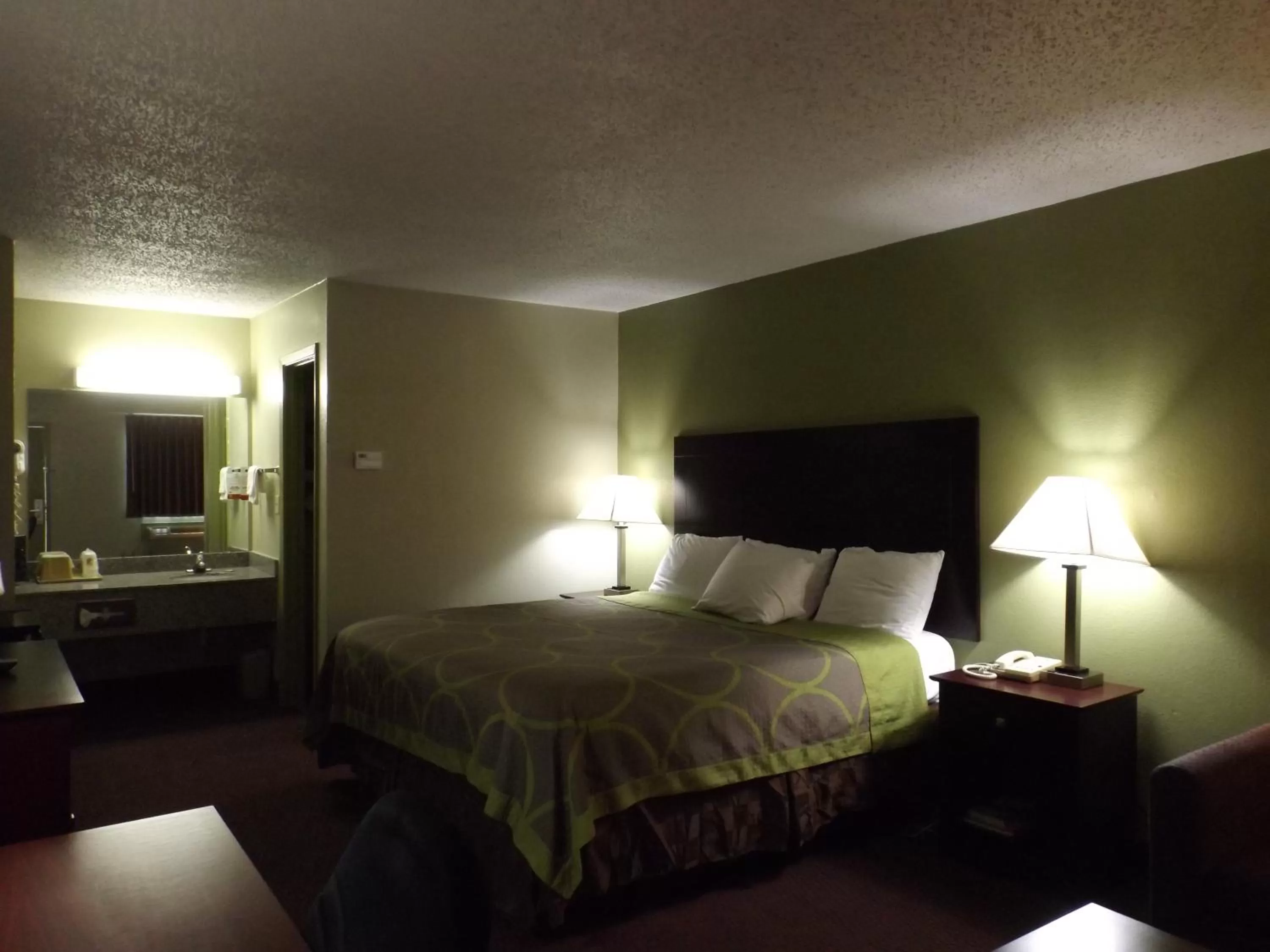 Photo of the whole room, Bed in Super 8 by Wyndham Monticello AR