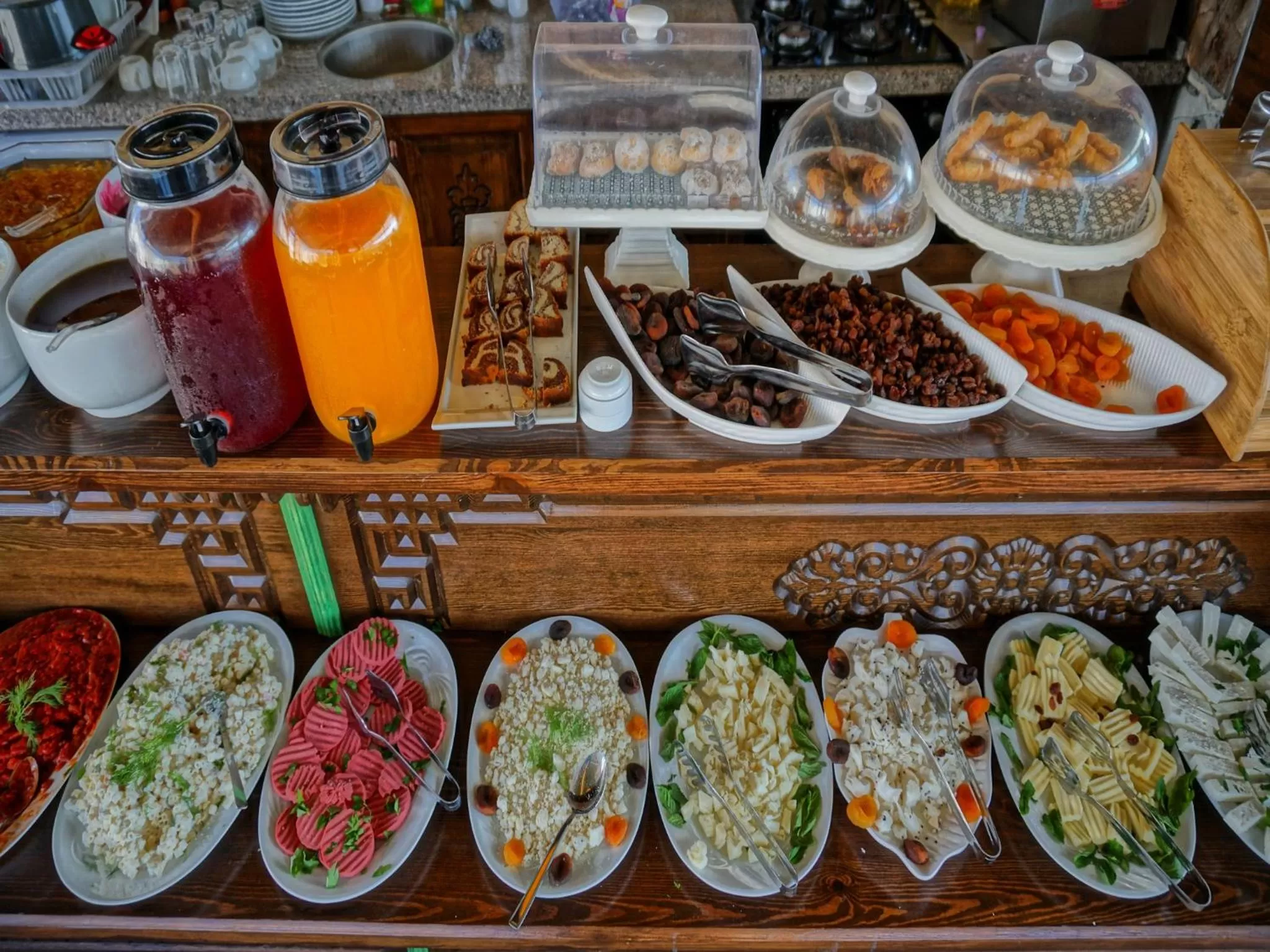 Food and drinks in Milat Cave Hotel