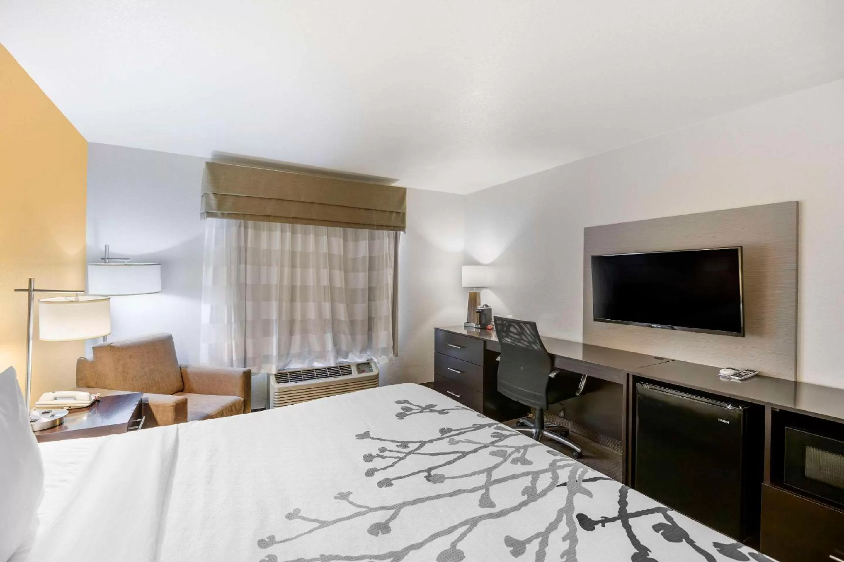 Bedroom, Bed in Sleep Inn & Suites Carlsbad Caverns Area