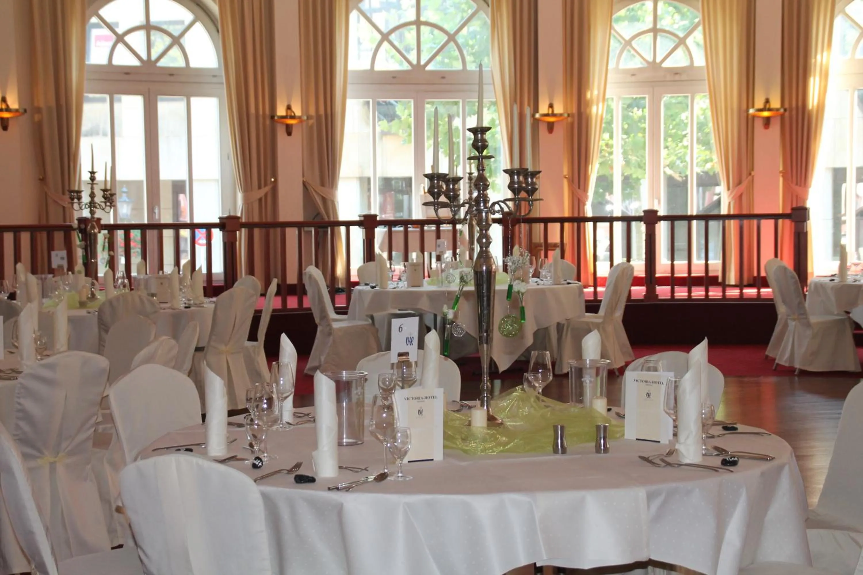 Restaurant/places to eat in Victoria Hotel