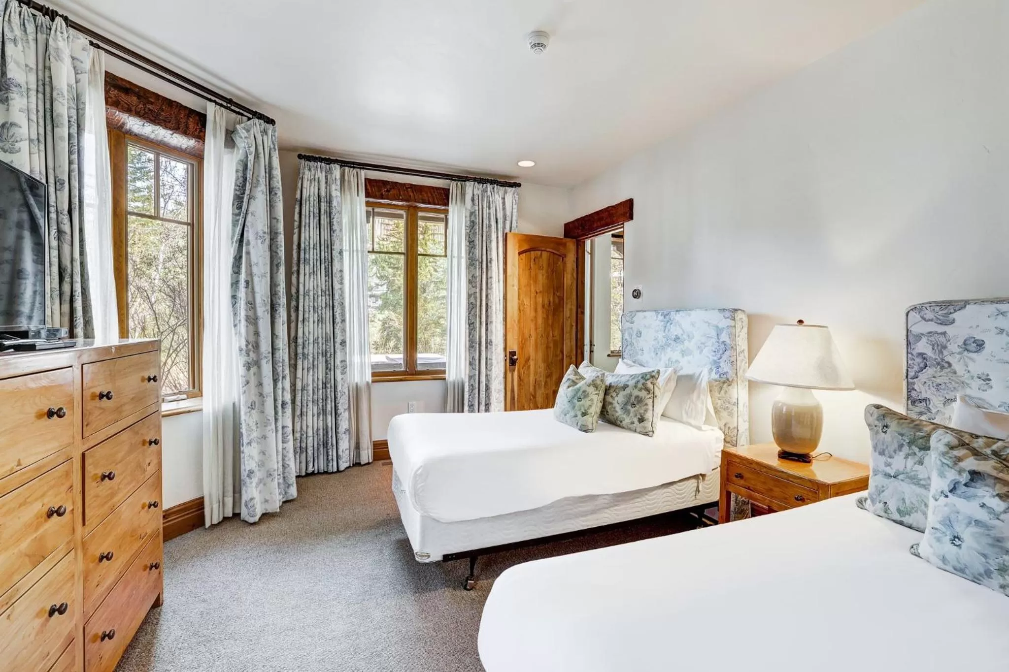 Photo of the whole room, Bed in The Arrabelle at Vail Square, a RockResort