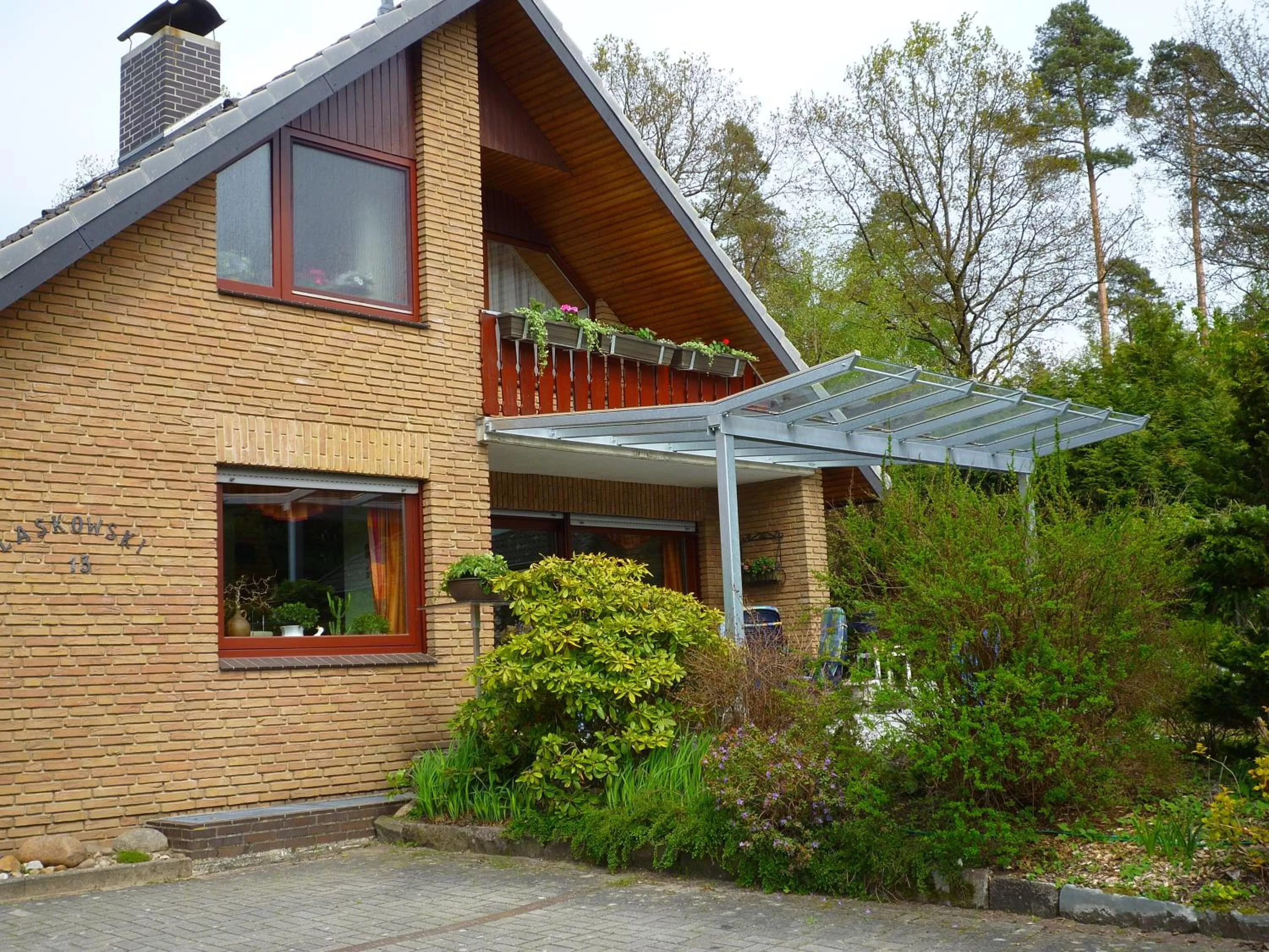 Facade/entrance, Property Building in Ullas Gästehaus