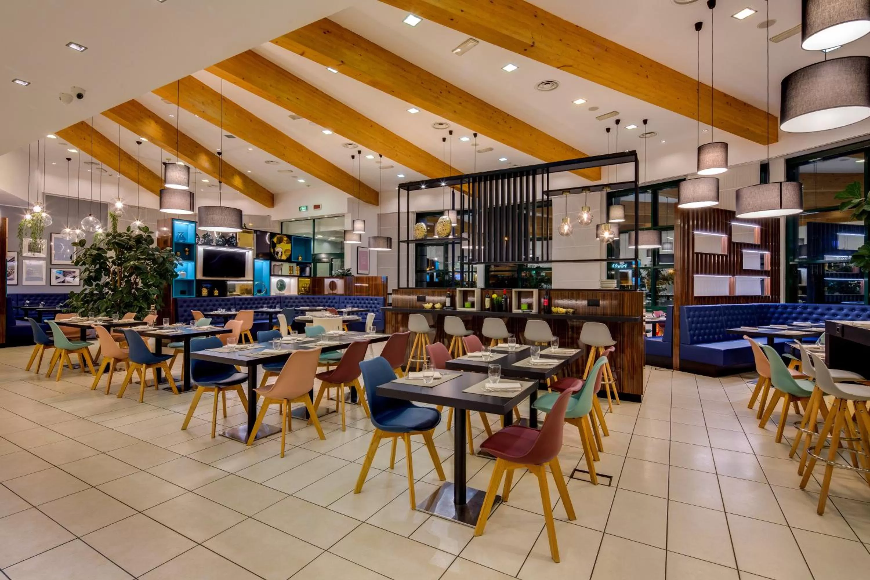 Lounge or bar in Holiday Inn Bologna - Fiera by IHG