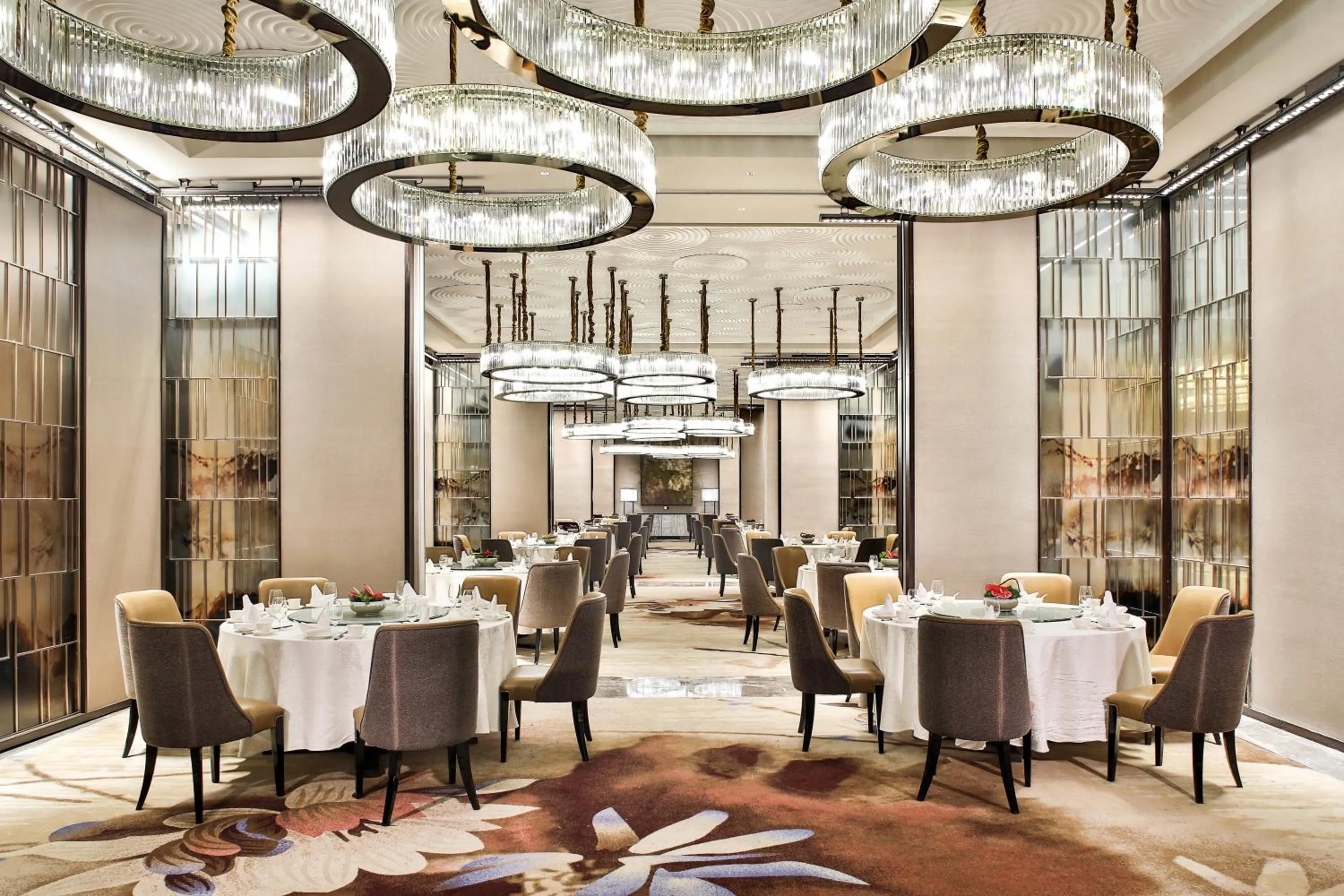 Restaurant/places to eat in Crowne Plaza Chengdu Wenjiang by IHG
