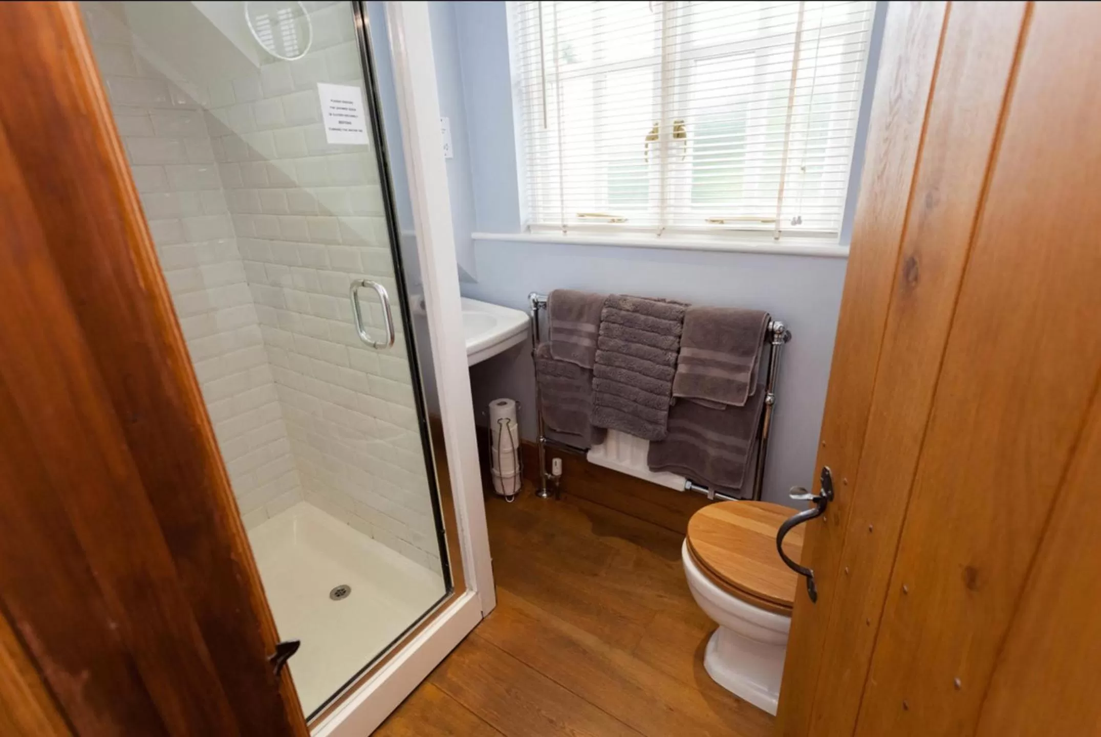 Bathroom in Hanger Down House Bed and Breakfast