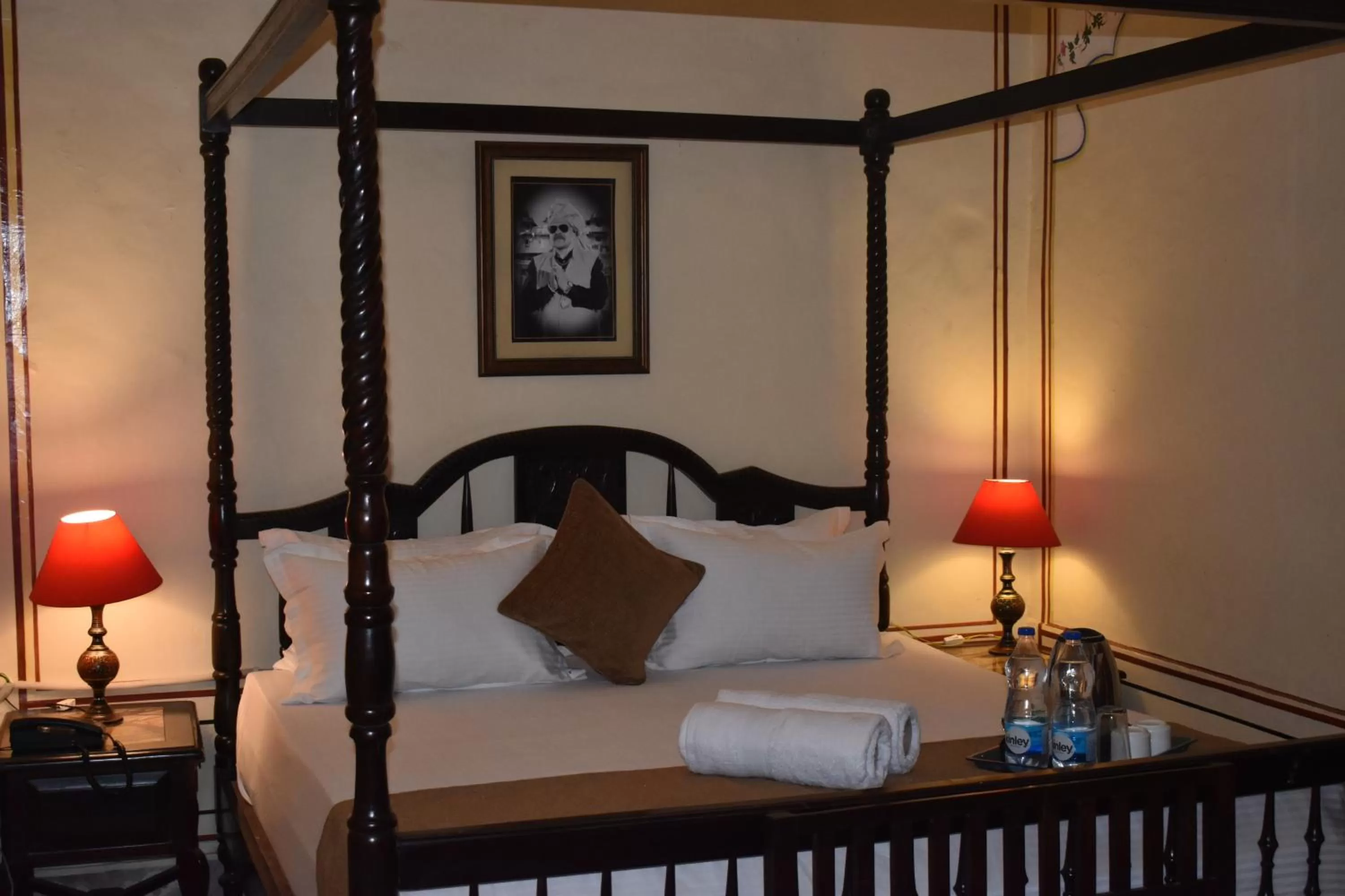 Bedroom, Bed in Hotel Nawal Sagar Palace - Bundi