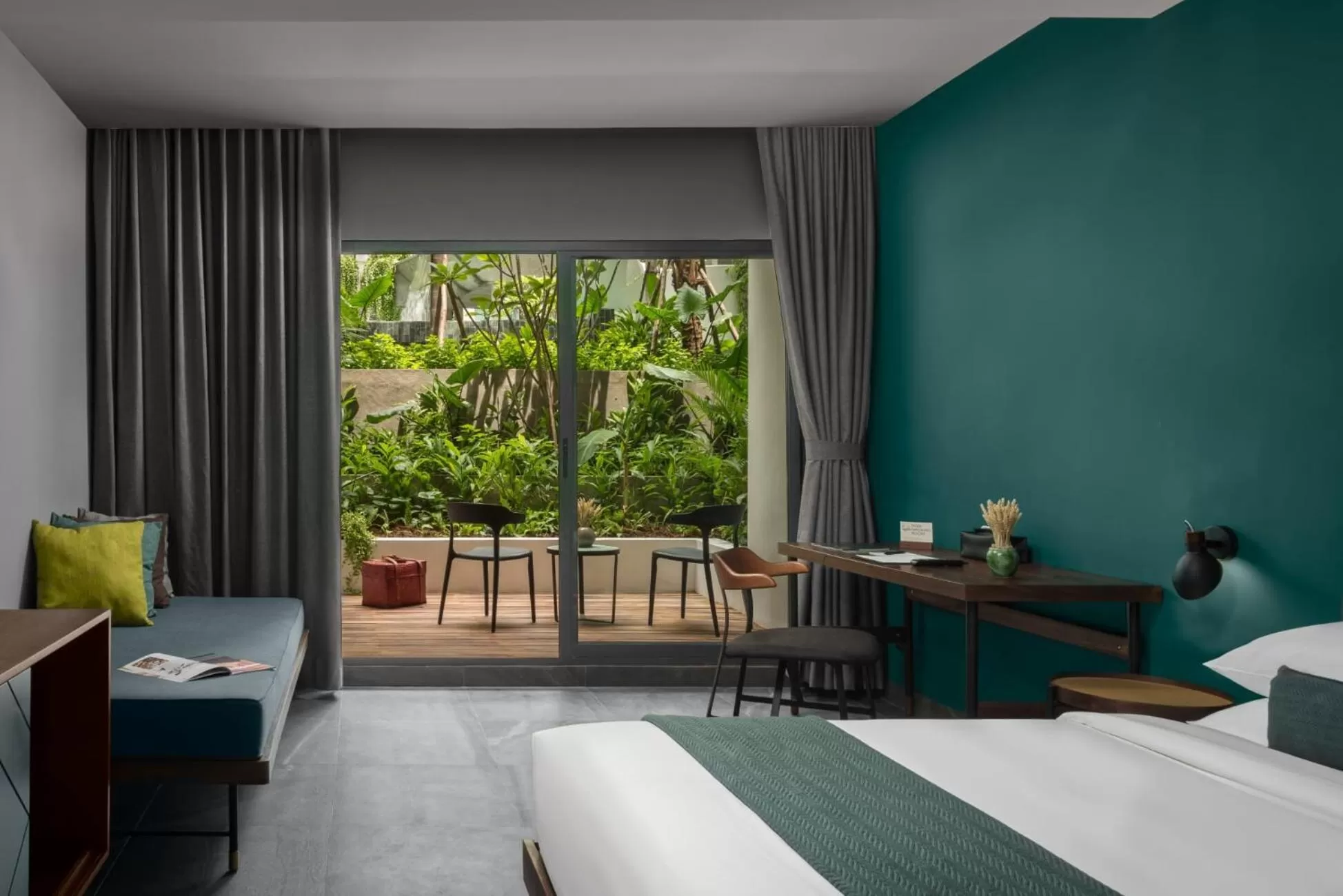 Garden, Bed in Baitong Hotel & Resort Phnom Penh