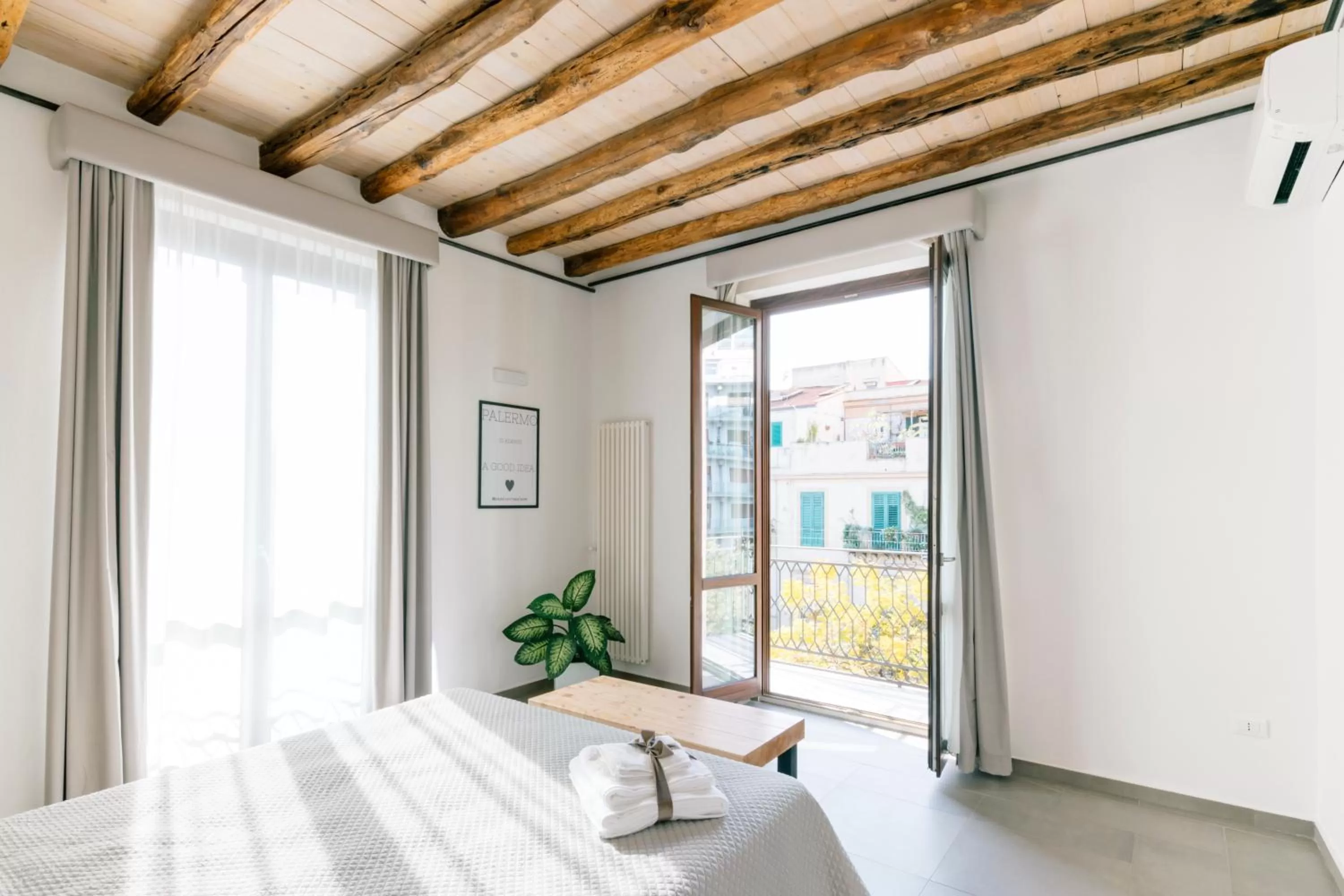 Photo of the whole room, Bed in Boutique BnB Dolcevita