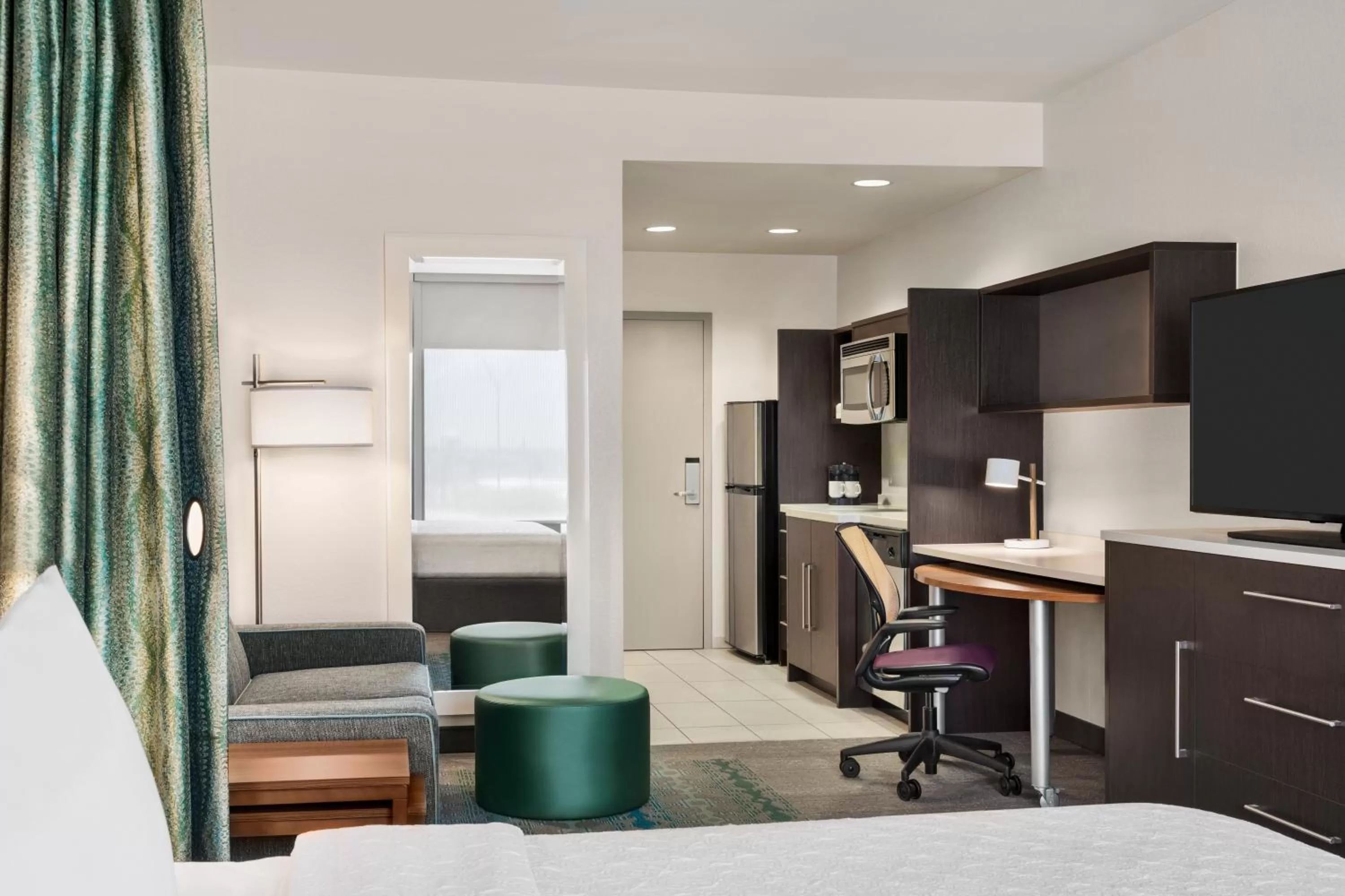 Kitchen or kitchenette, Bed in Home2 Suites by Hilton Lubbock