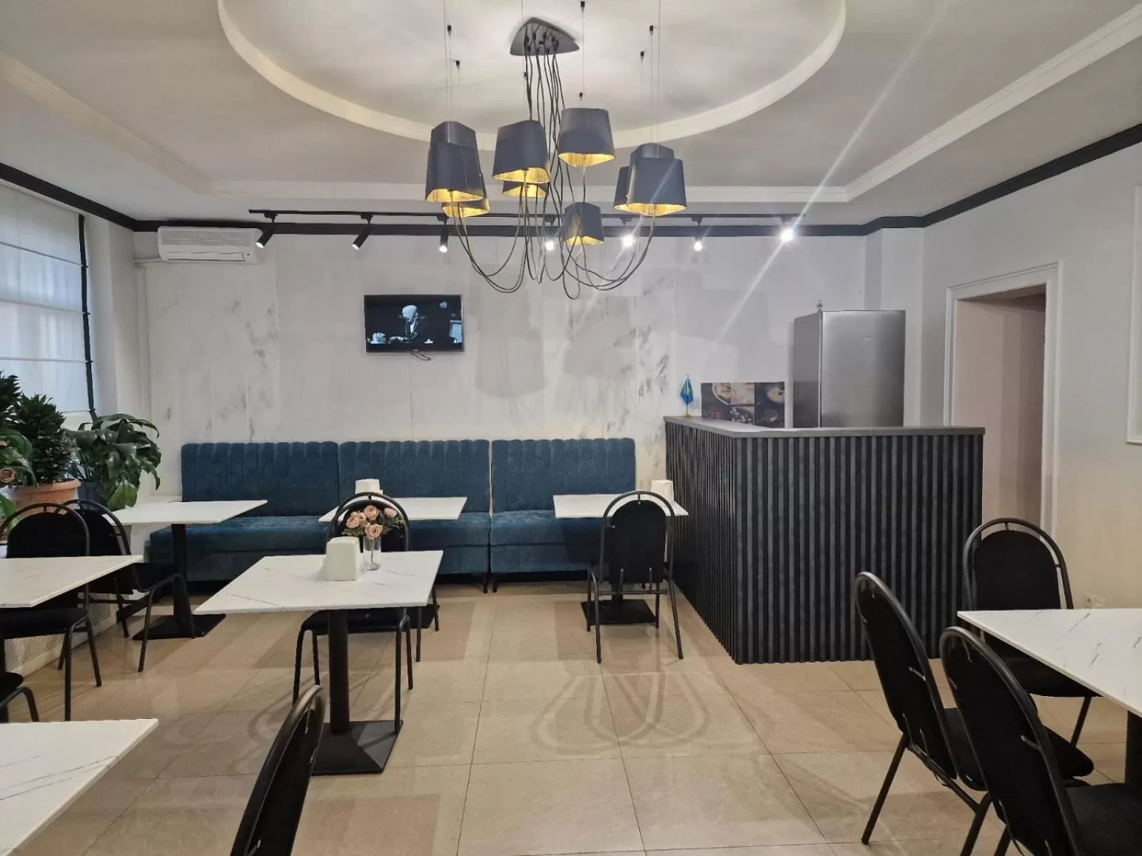 Restaurant/places to eat in Ajour