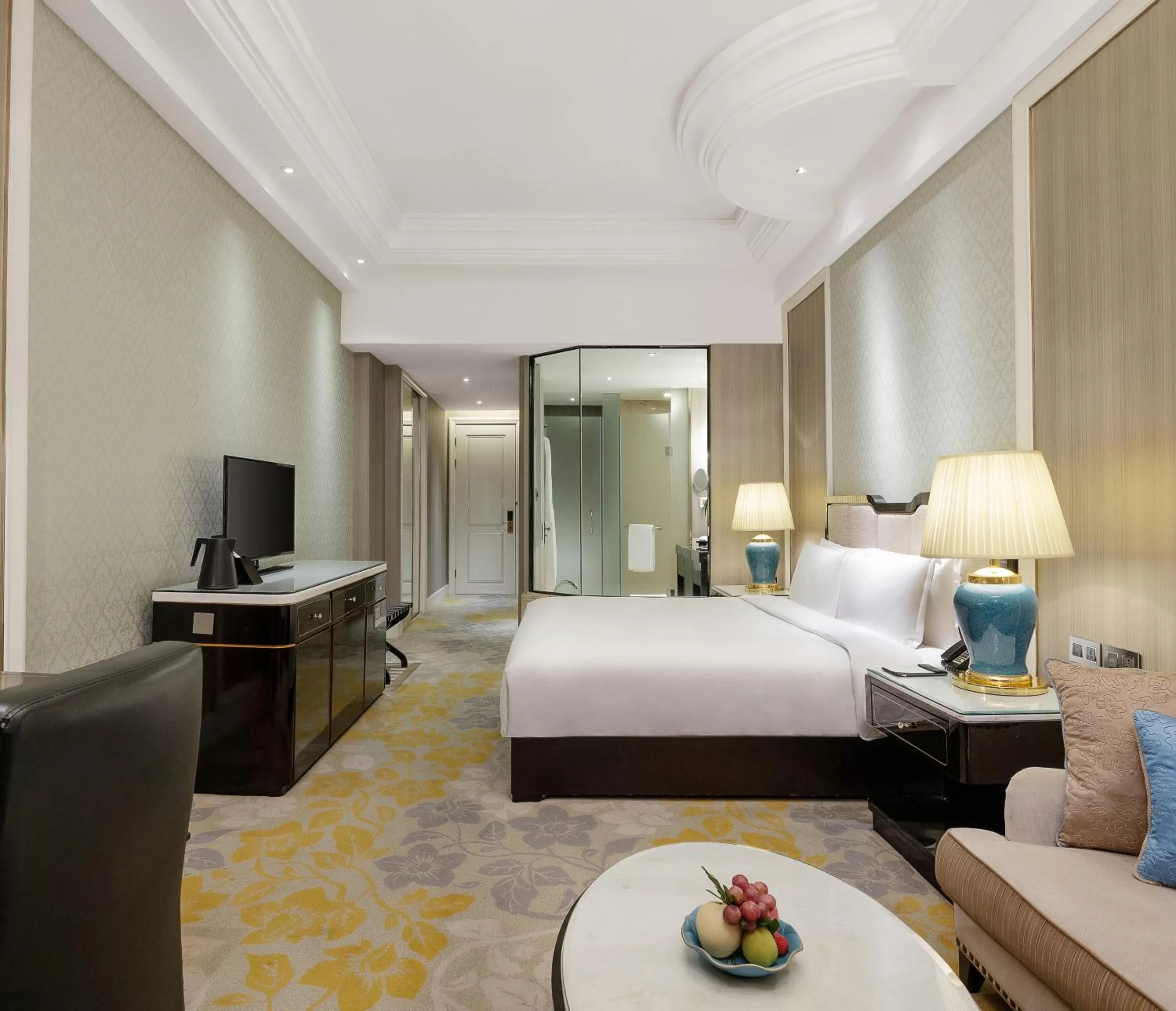 Photo of the whole room, Bed in InterContinental Chengdu Global Center by IHG