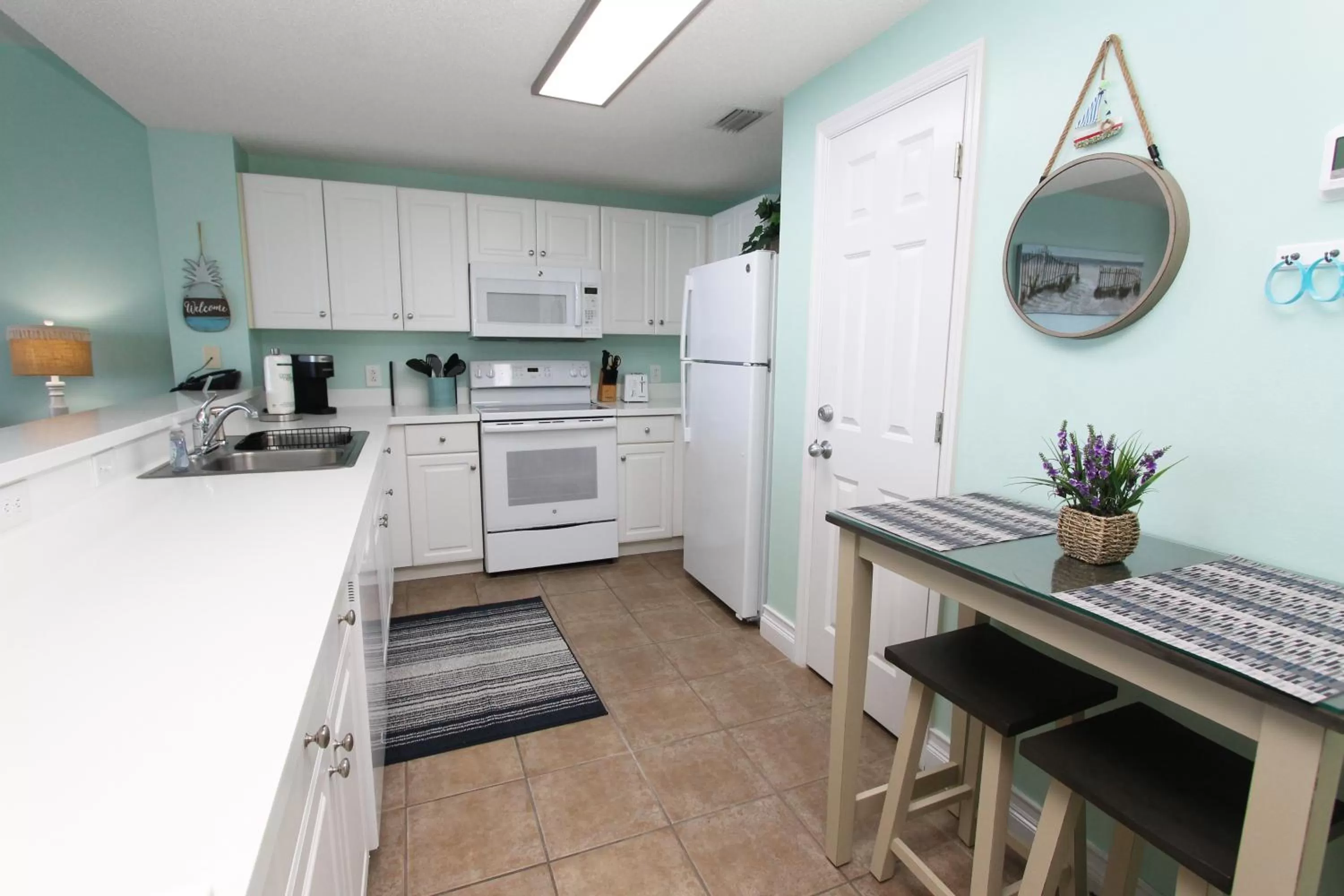 Kitchen or kitchenette, Kitchen/Kitchenette in Majestic Beach Resort, Panama City Beach, Fl