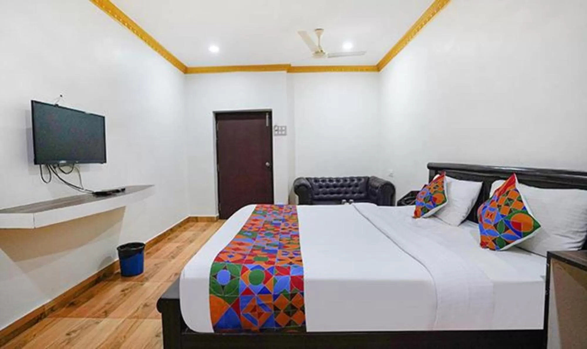 Communal lounge/ TV room, Bed in Fab Express Lloyd's Inn - Near Kodambakkam Railway Station