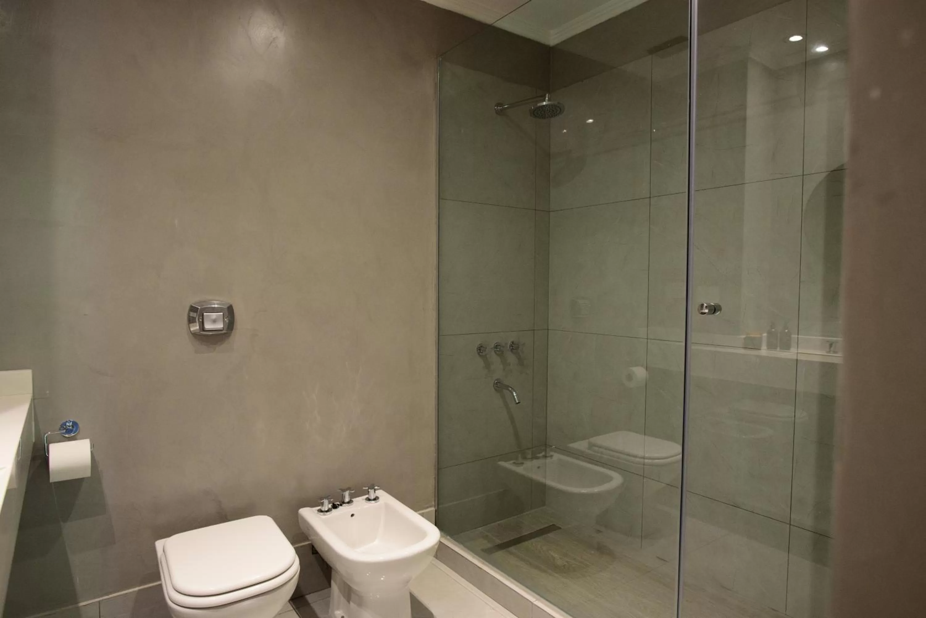 Shower in SuMa Recoleta Hotel