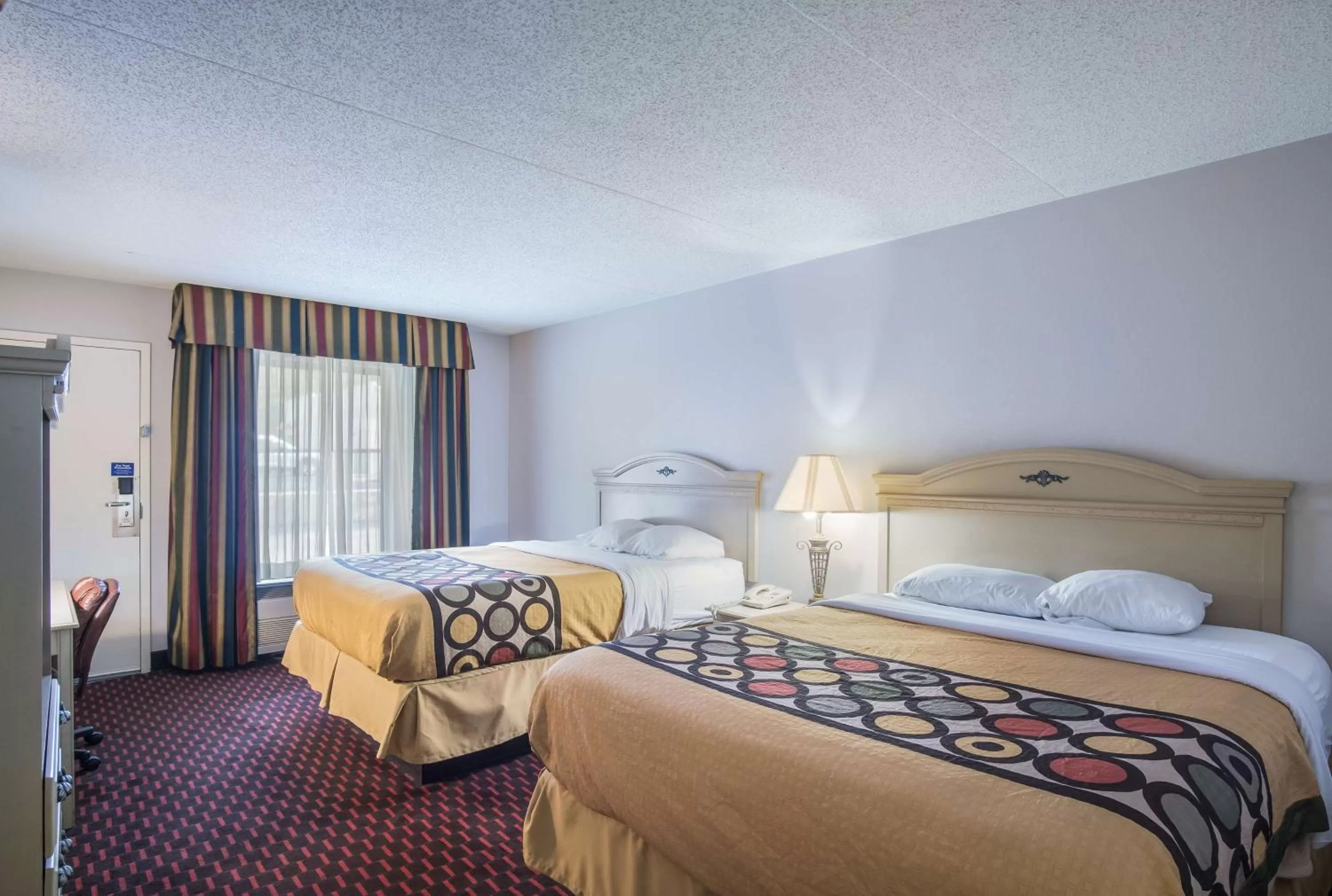 Photo of the whole room, Bed in Motel 6-London, KY