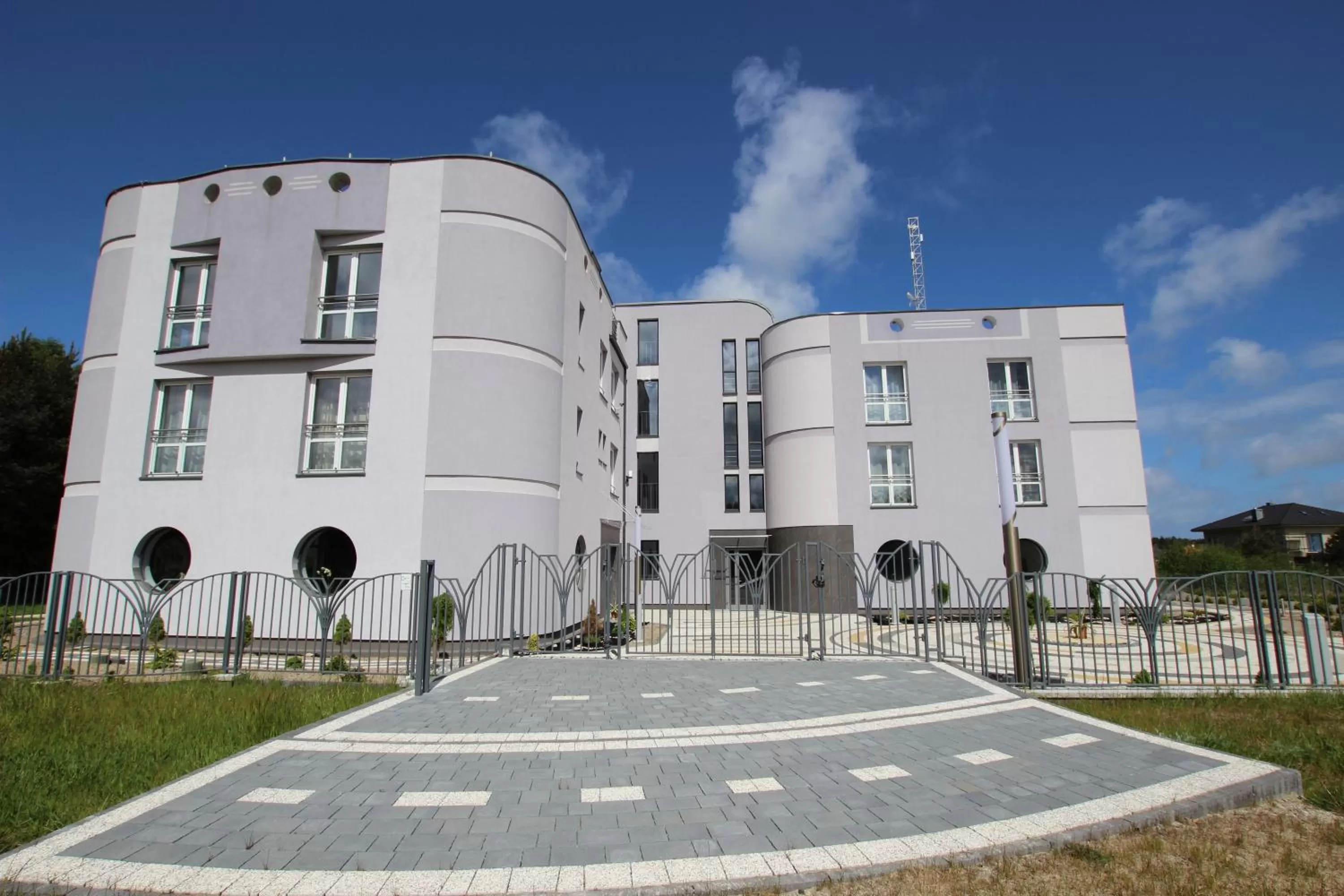 Facade/entrance in Resident Rene