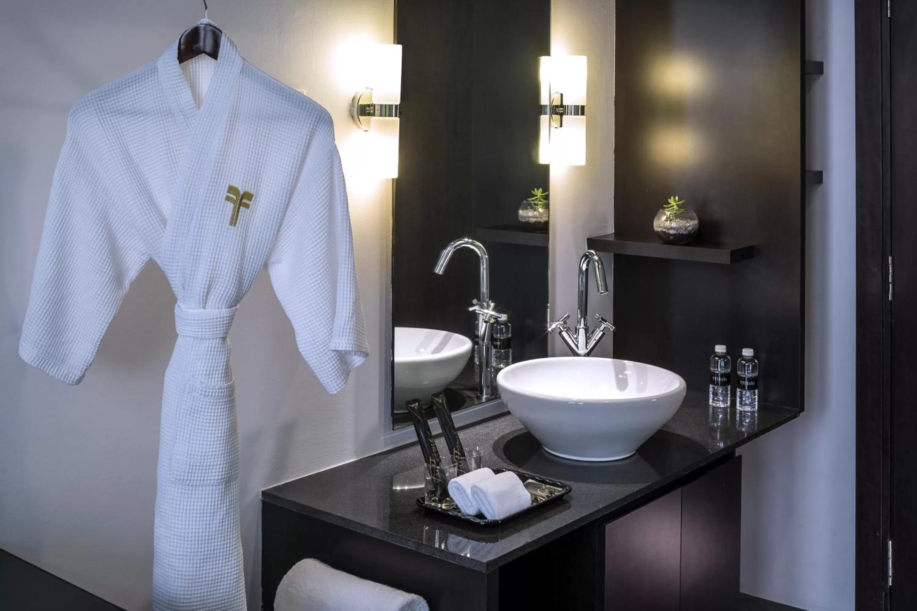 Bathroom in Furama RiverFront