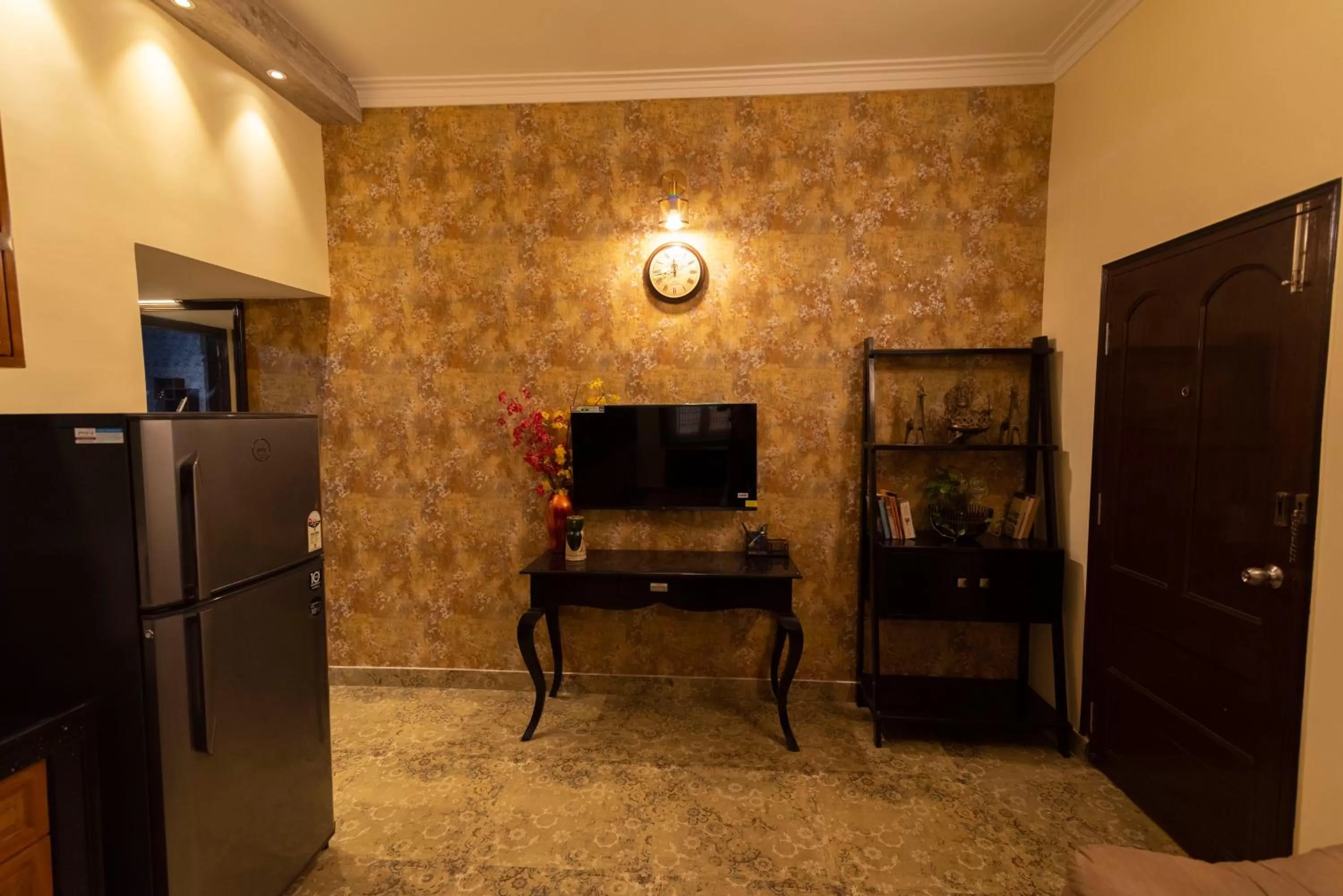 Communal lounge/ TV room in J's Nest