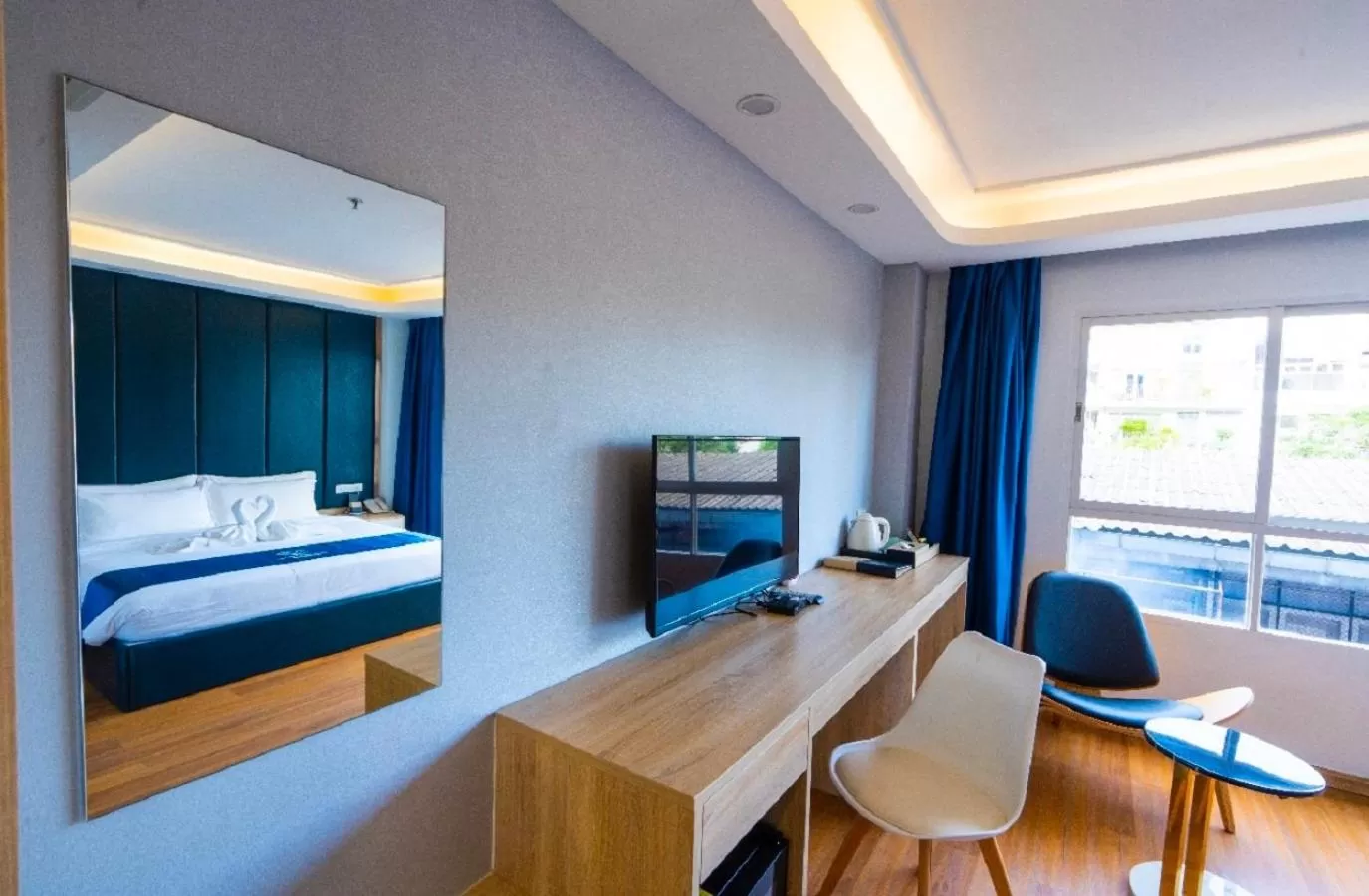 TV and multimedia, Bed in Sapphire Hotel Silom Bangkok