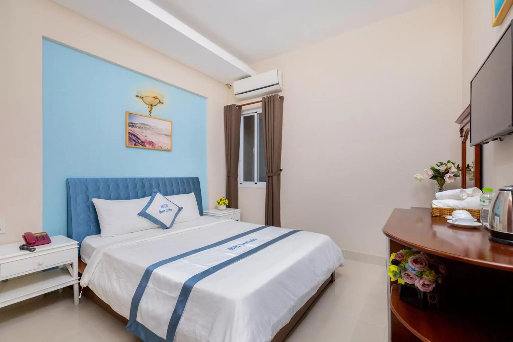 Photo of the whole room, Bed in Queen Garden Hotel & Apartment