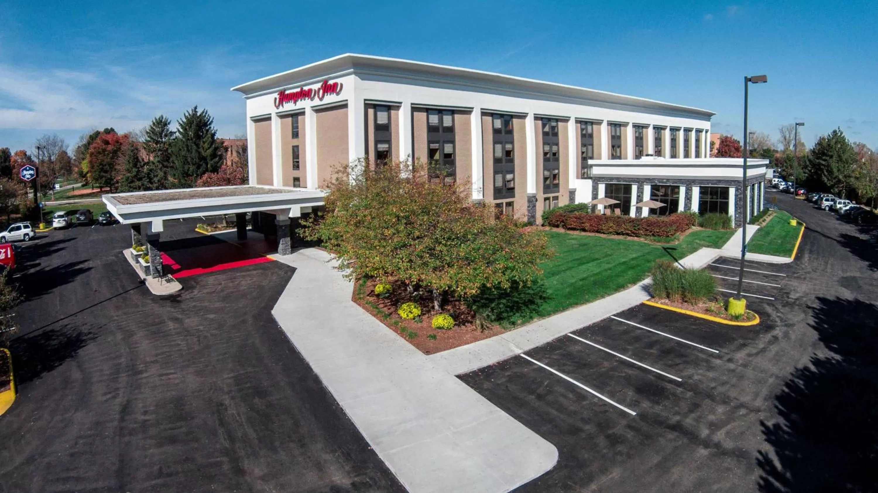 Property building in Hampton Inn Ann Arbor-South