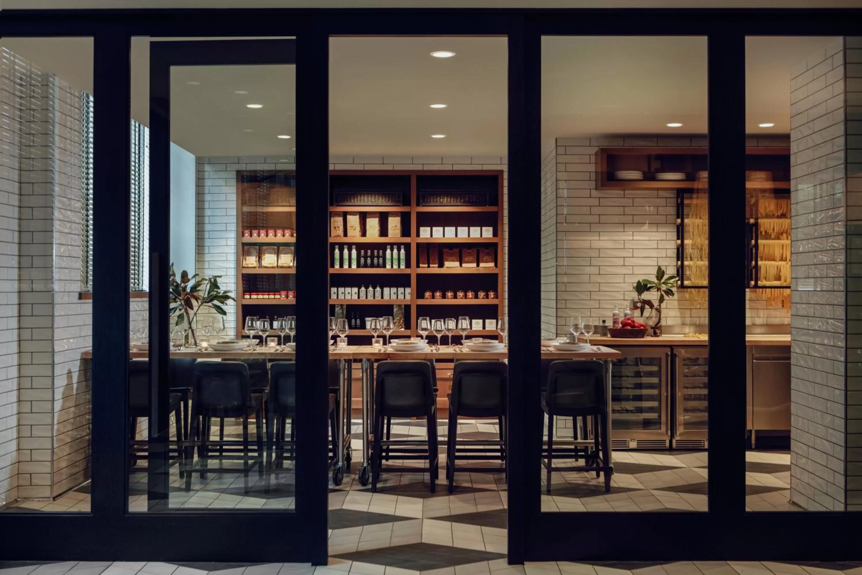 Restaurant/places to eat in Kimpton - Harper Hotel by IHG