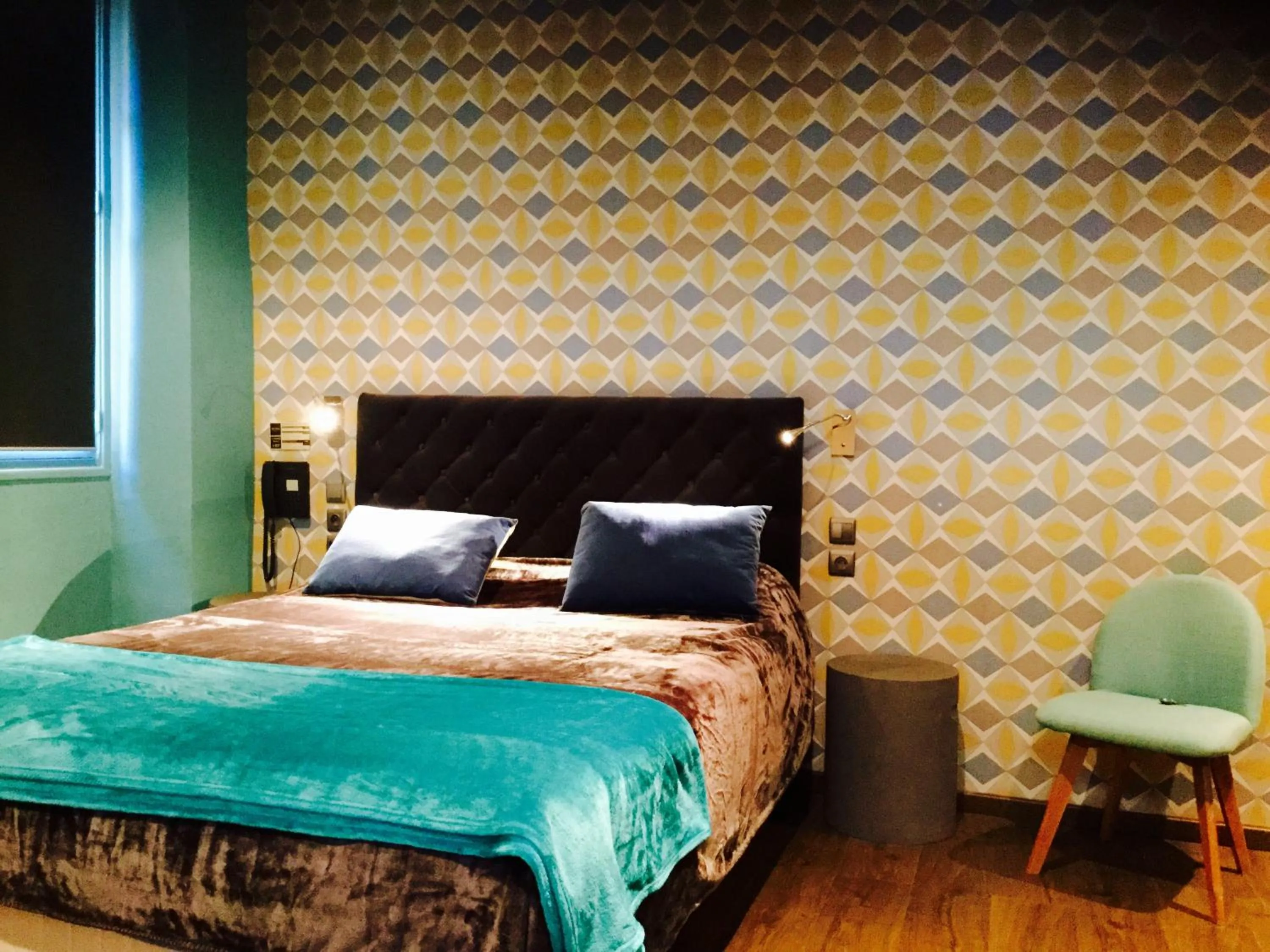 Bed in Hôtel du Commerce