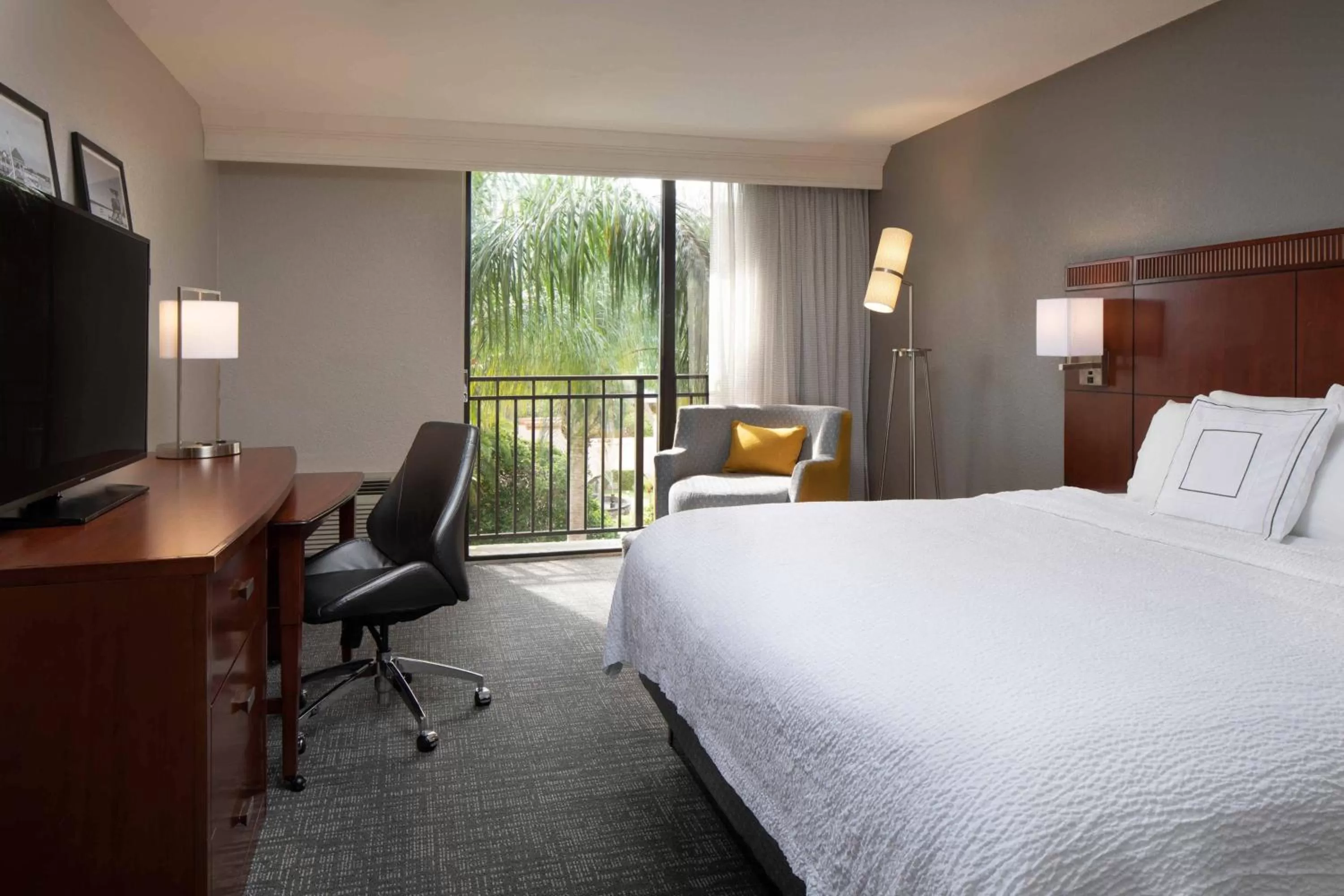 King Room with Balcony and Roll-in Shower - Mobility and Hearing Accessible in Courtyard by Marriott Bradenton Sarasota/Riverfront