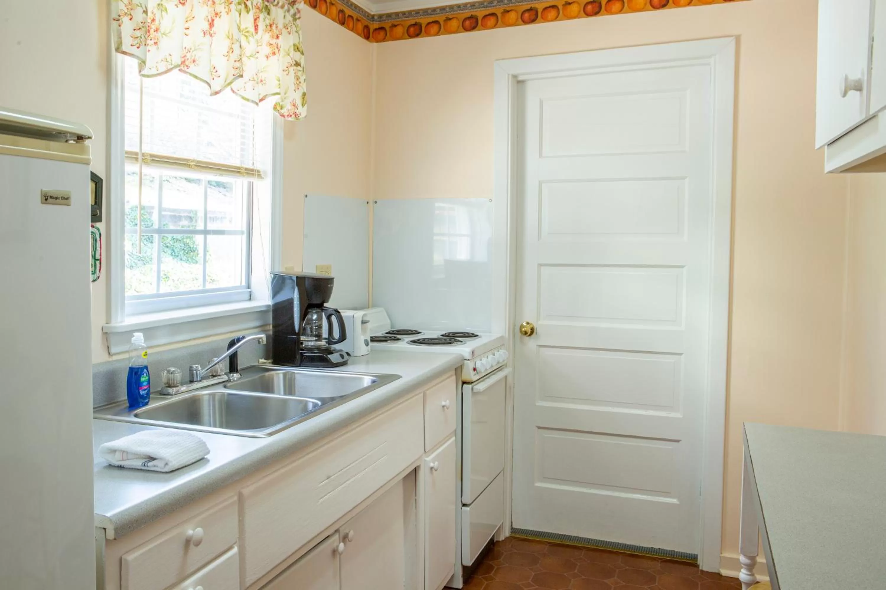 Kitchen or kitchenette in The Chimney Rock Inn & Cottages
