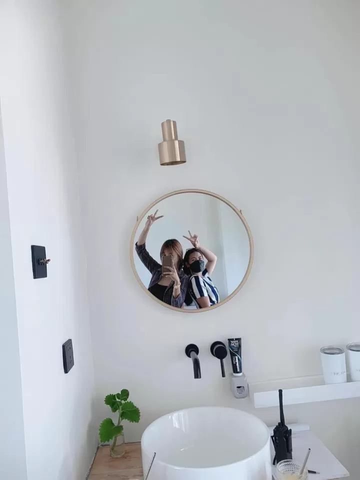 People in Sugarsea Inn & Dive shop