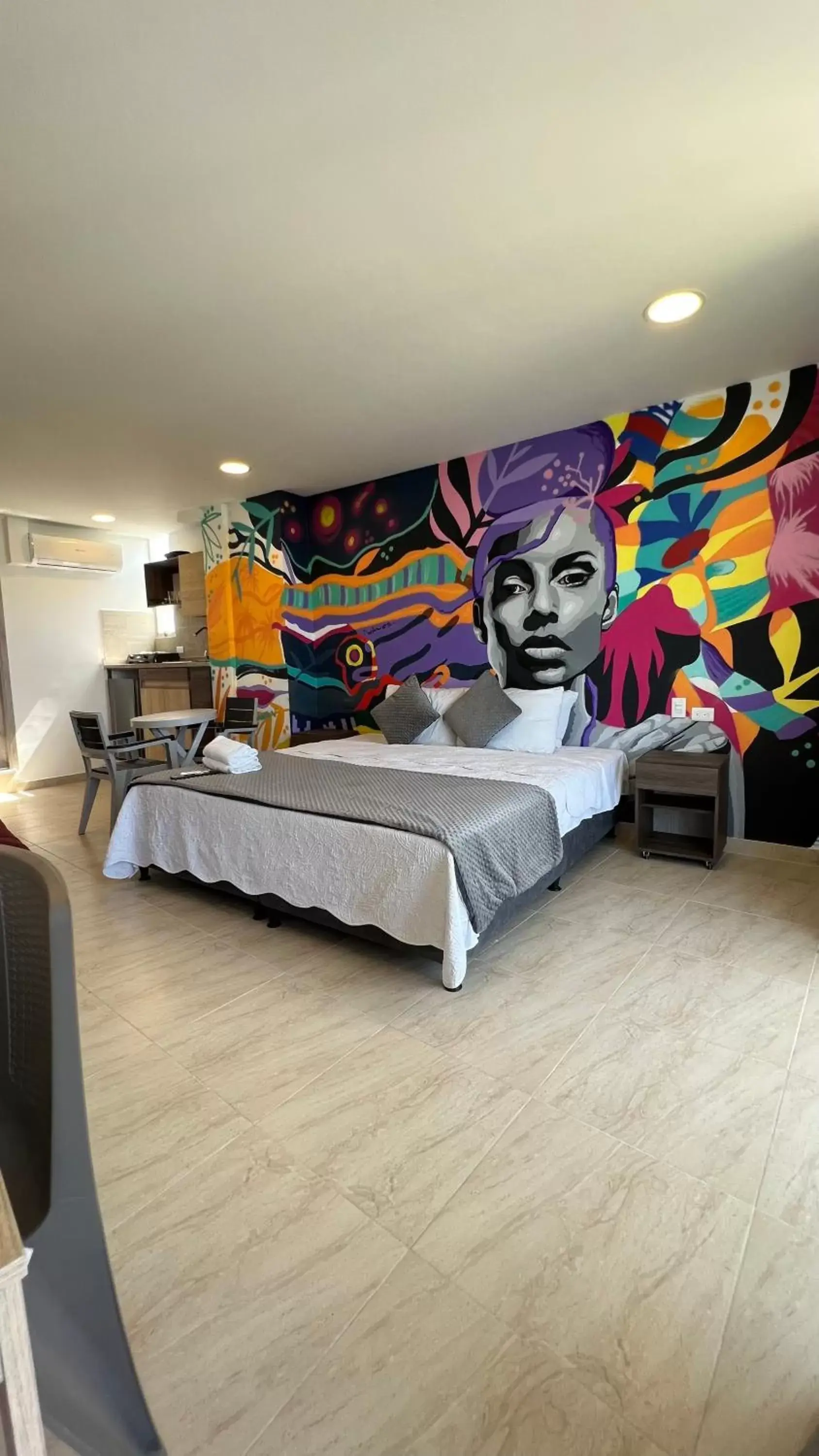 Deluxe double room with balcony and Kitchen in Bahia 79 Apartasuites Cerca al Centro Deluxe double room with balcony and Kitchen in Bahia 79 Apartasuites Cerca al Centro