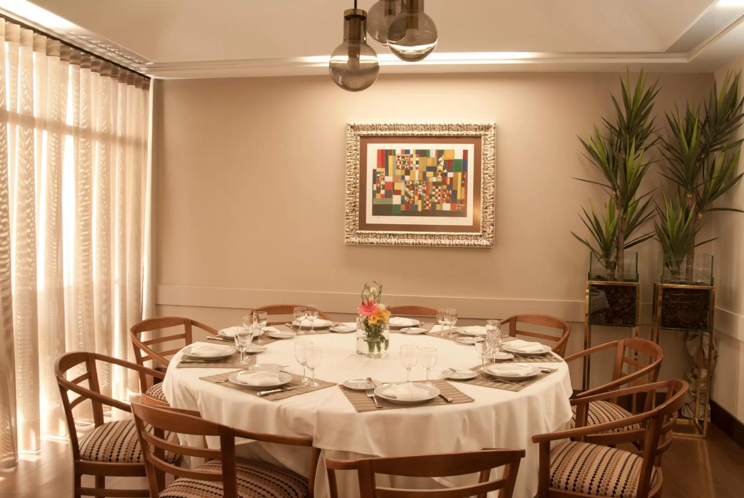 Restaurant/places to eat in Hotel Rainha D. Amélia, Arts & Leisure