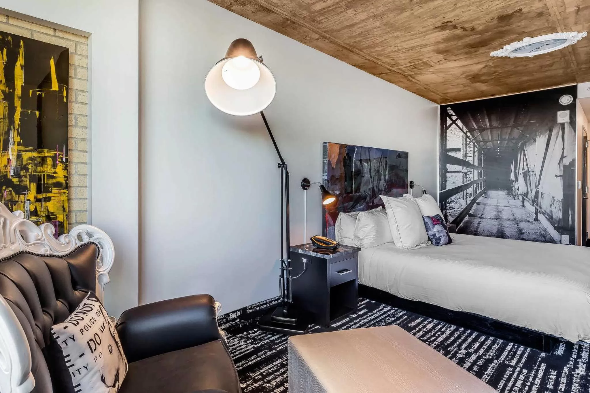 Bed in Lorenzo Hotel Dallas, Tapestry Collection by Hilton