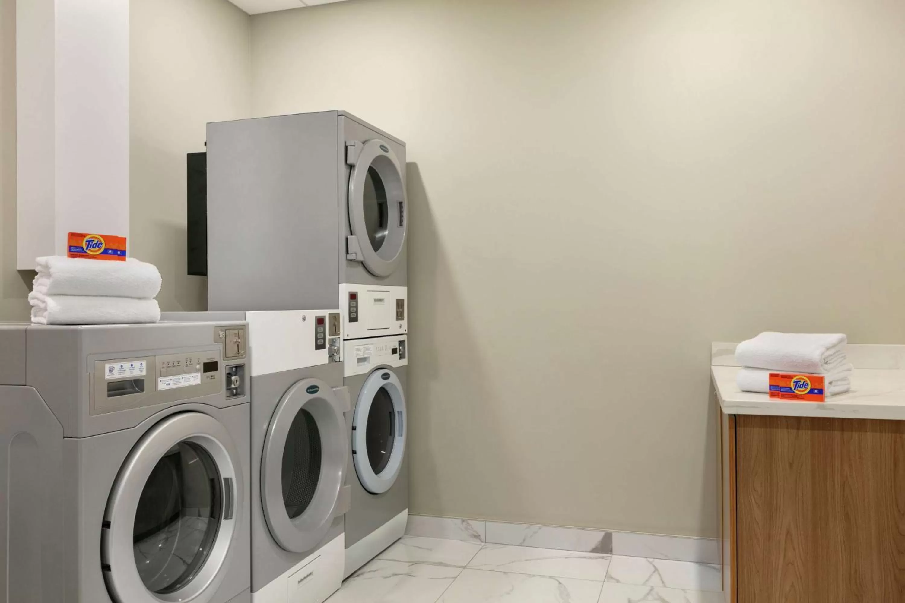 Property building in Embassy Suites By Hilton Montreal Airport