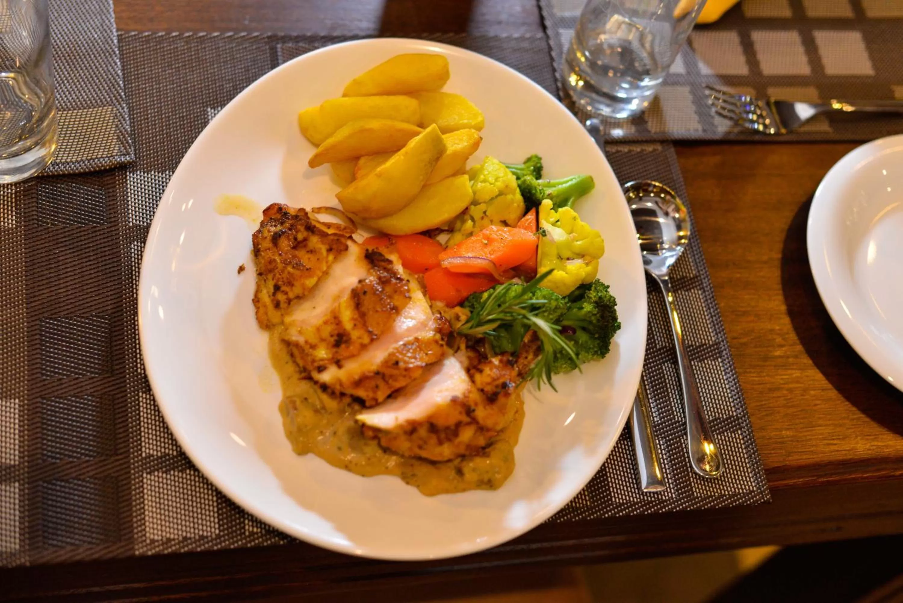 Restaurant/places to eat in Melili Hotel