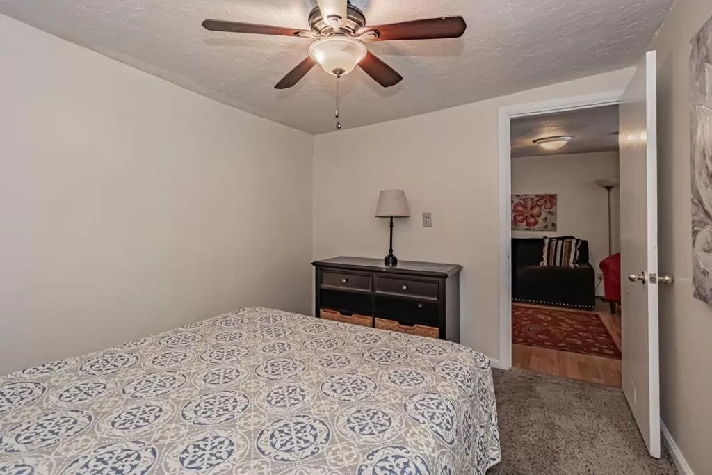 Bedroom, Bed in Suites of Lava Hot Springs