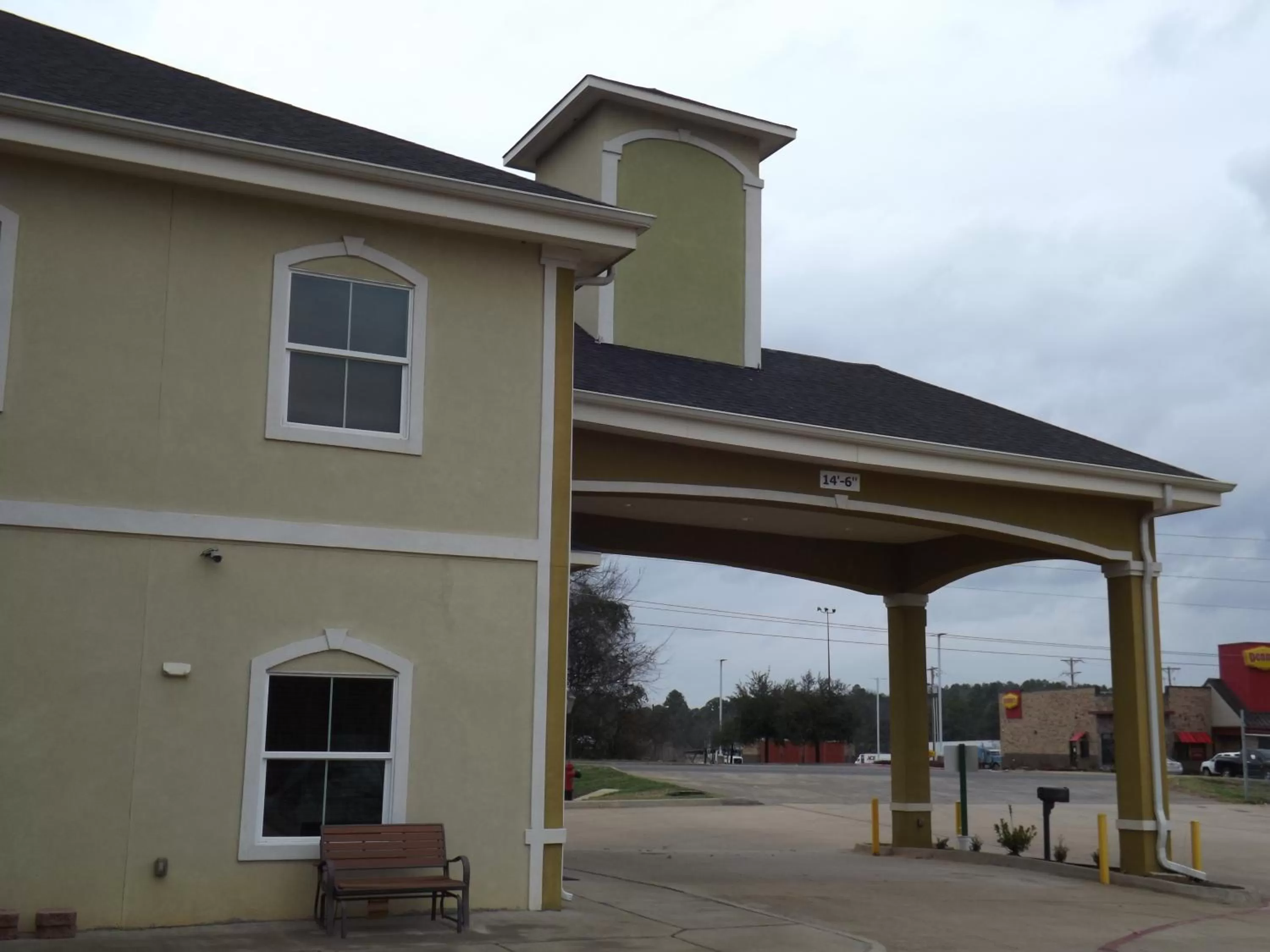 Restaurant/places to eat in SSunriser Inn