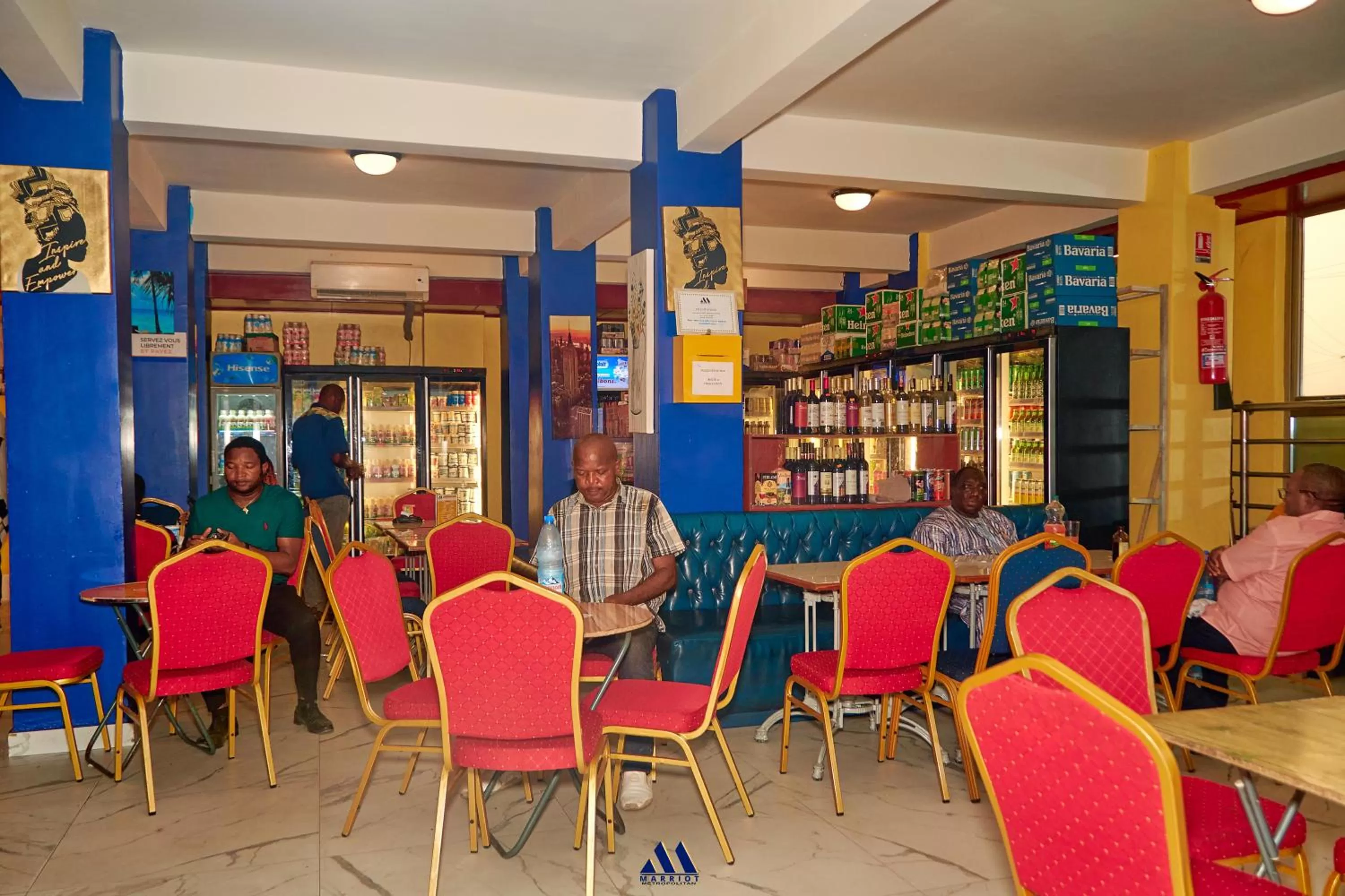 Restaurant/places to eat in Marriot Metropolitan Hotel