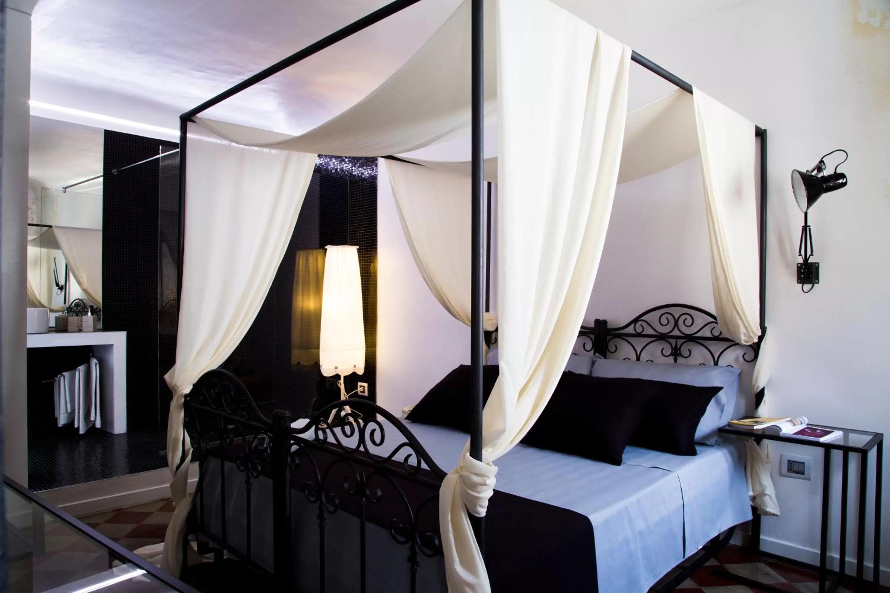 Photo of the whole room, Bed in Community Rooms & Wine