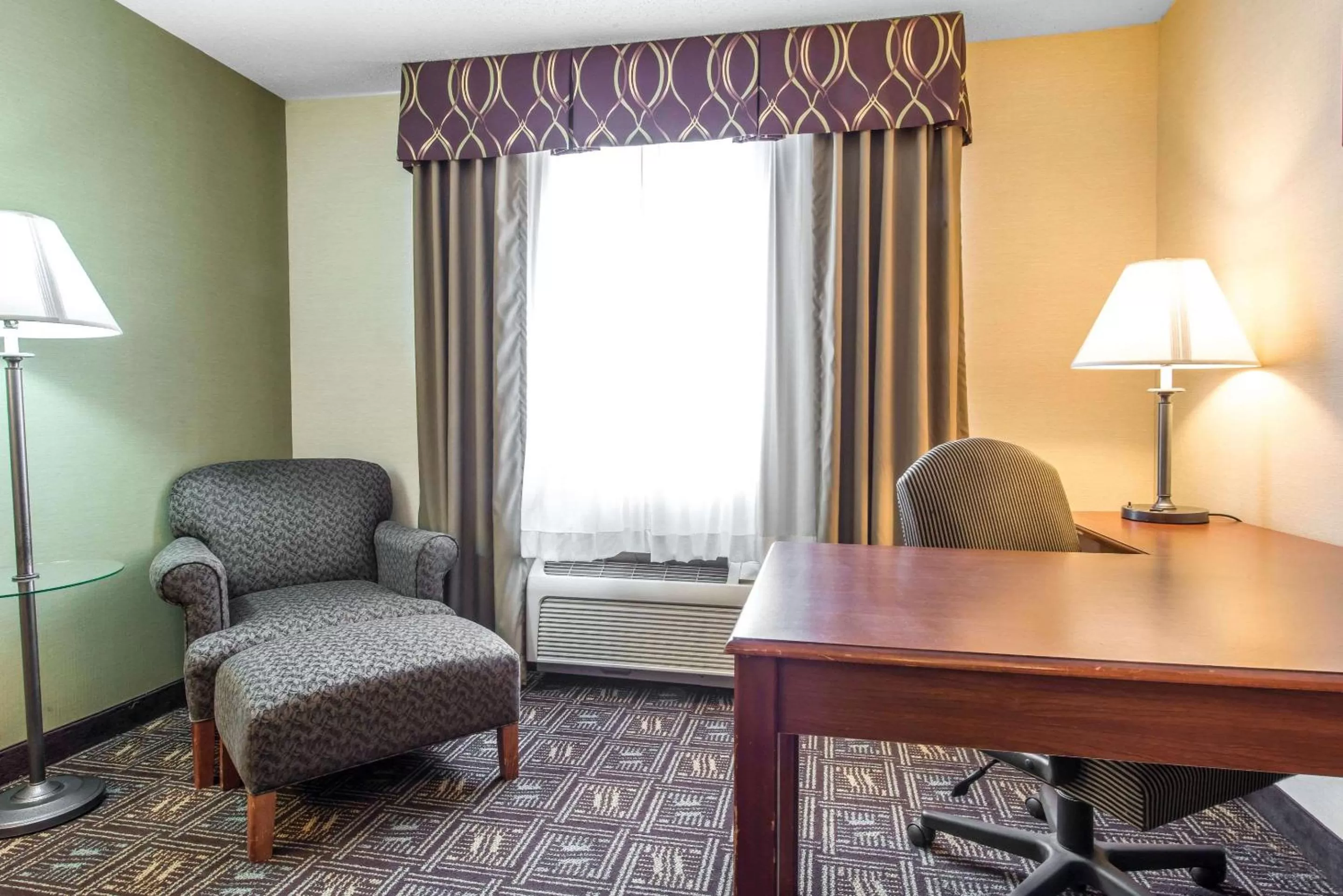 Photo of the whole room in Comfort Inn