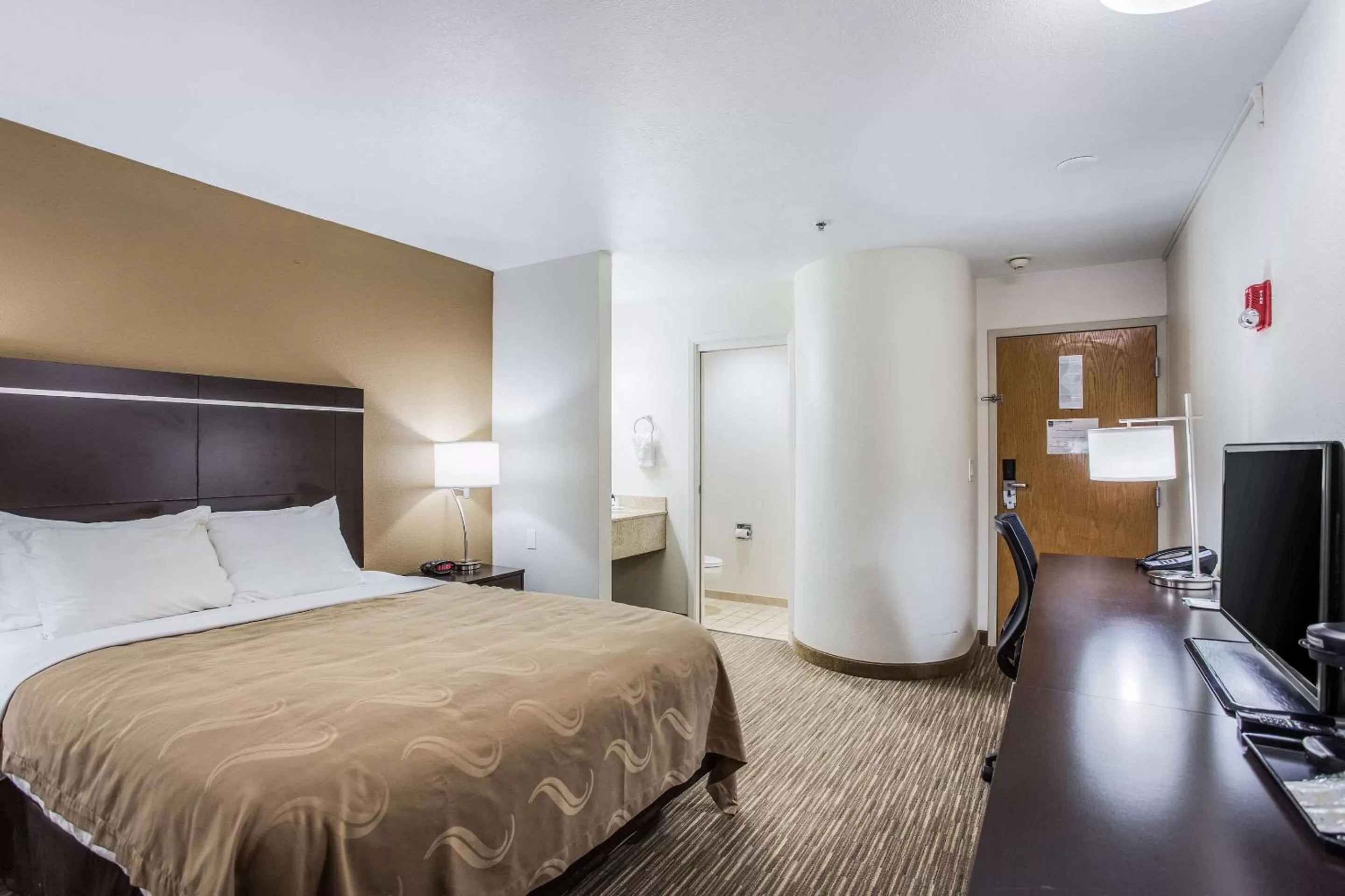 Photo of the whole room, Bed in Quality Inn & Suites Meridian - West Boise