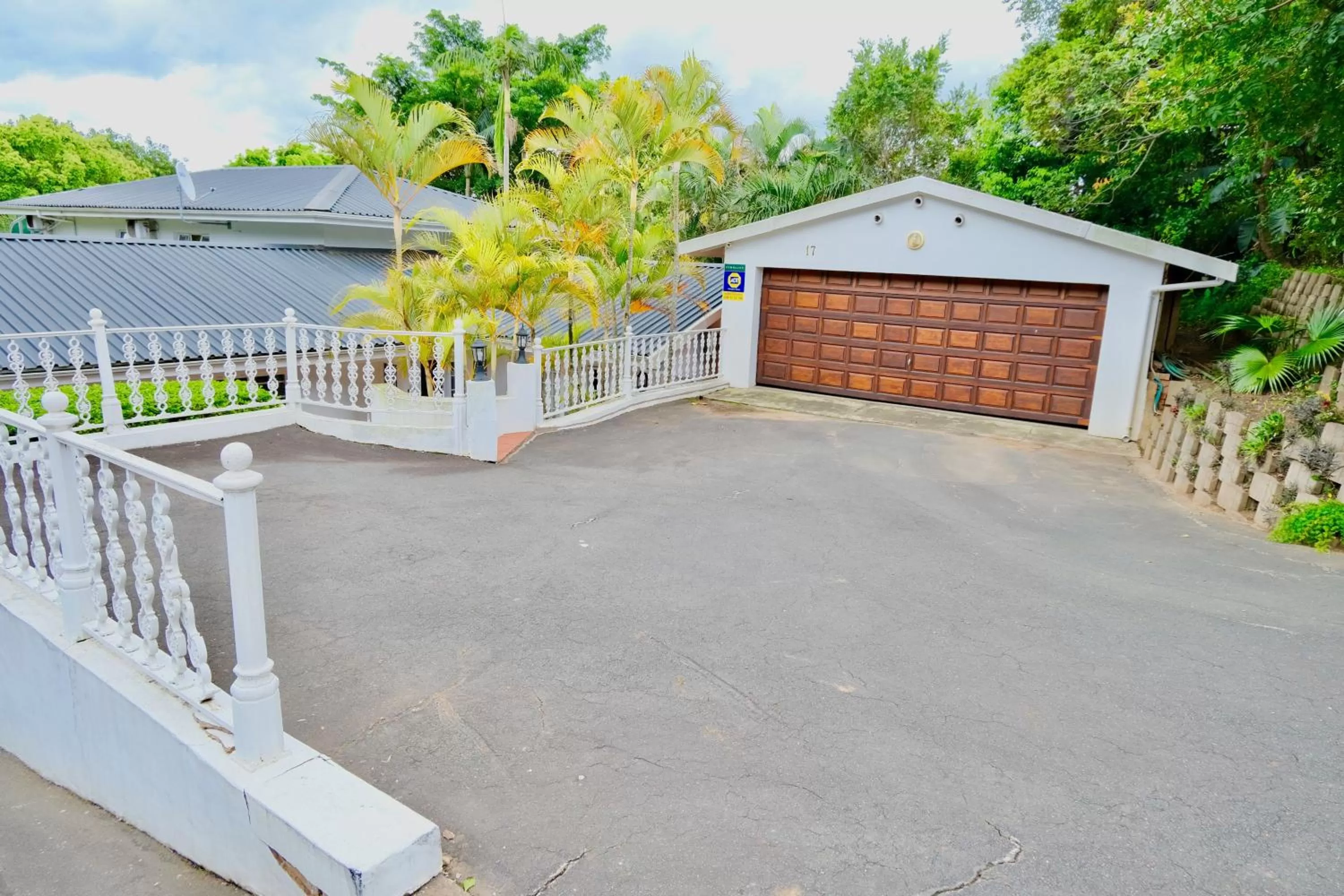 Parking in The Whitehouse Bed and Breakfast