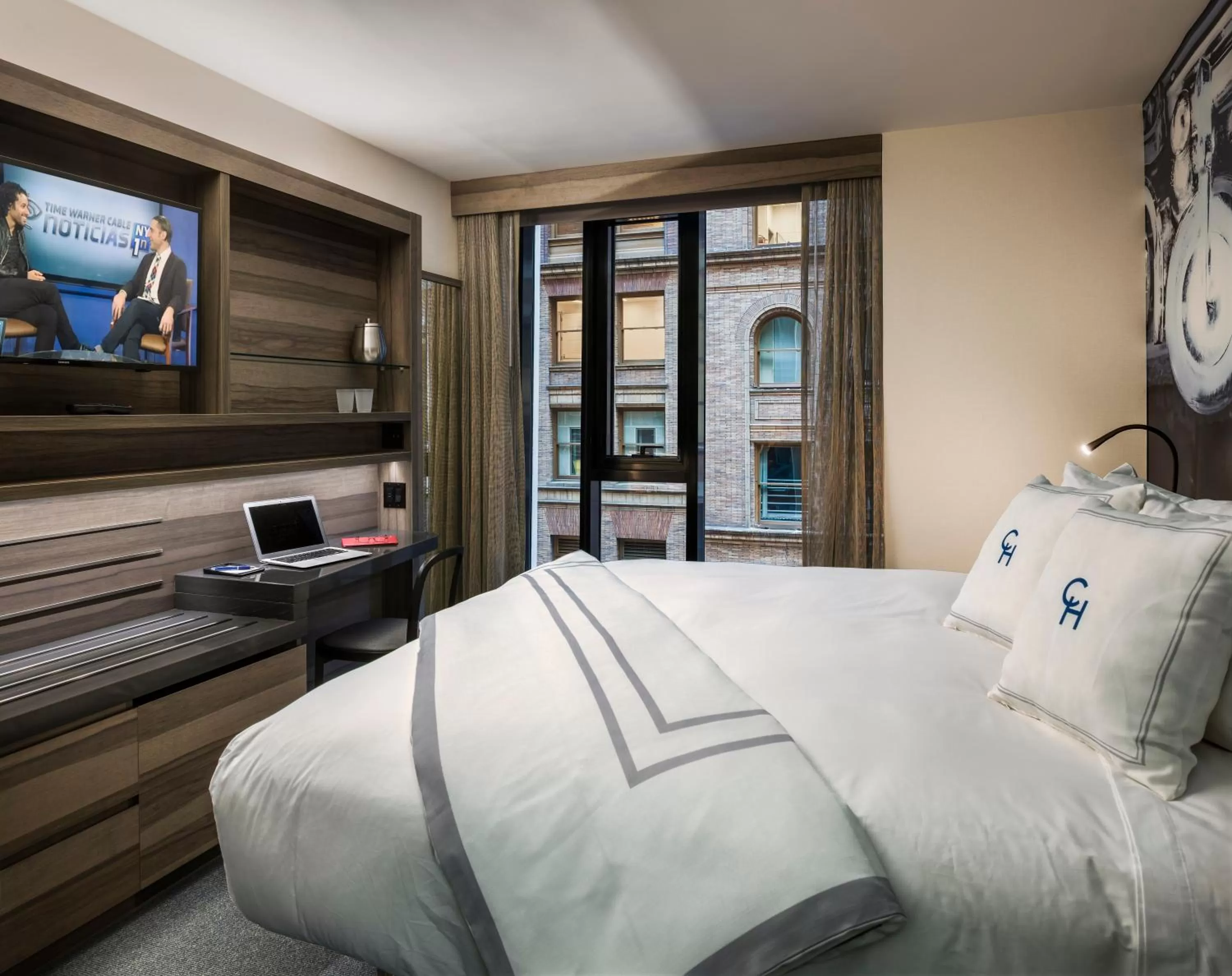 Bedroom, Bed in Carnegie Hotel