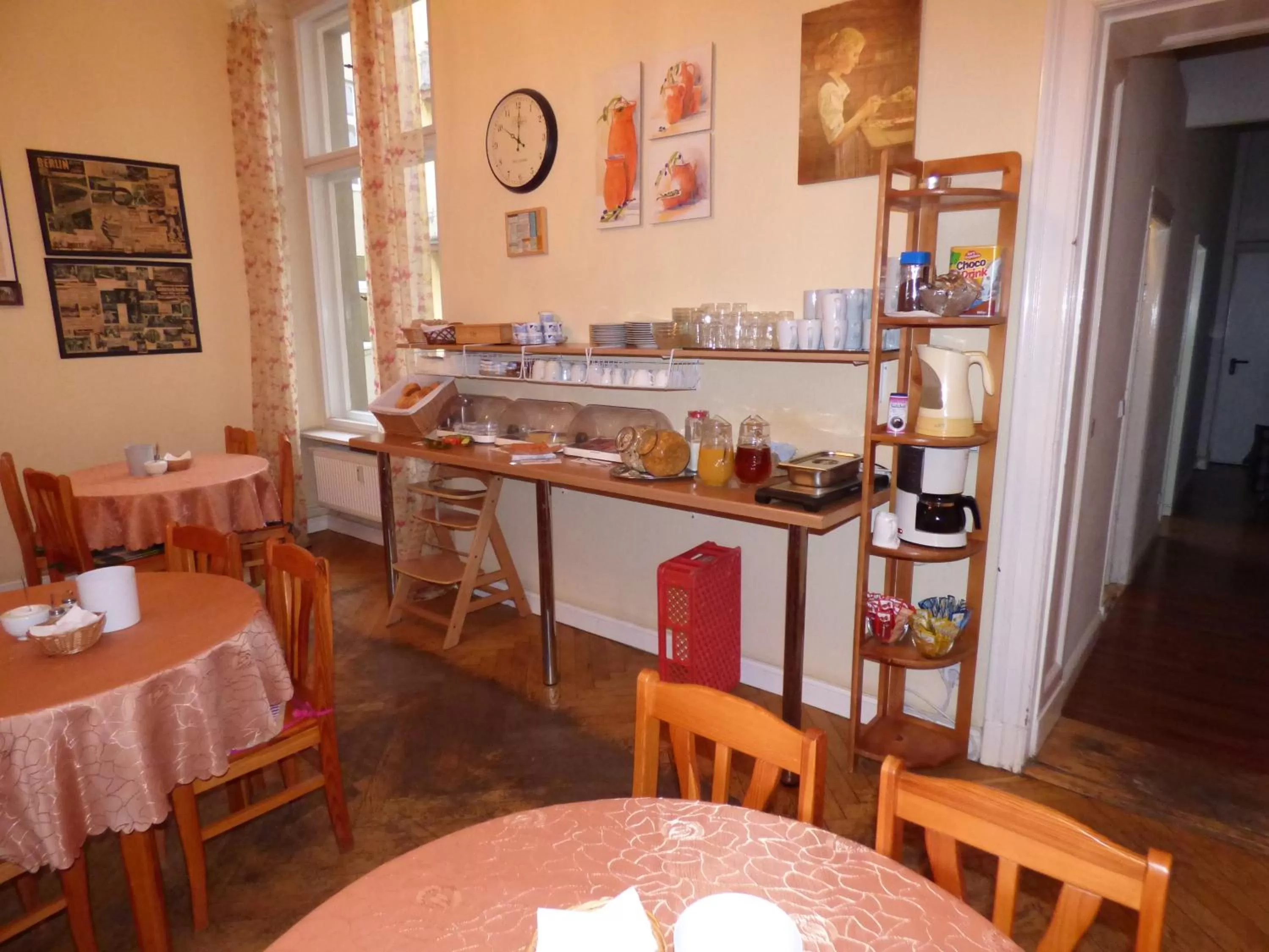 Restaurant/places to eat in Hotel Pension Bernstein am Kurfürstendamm