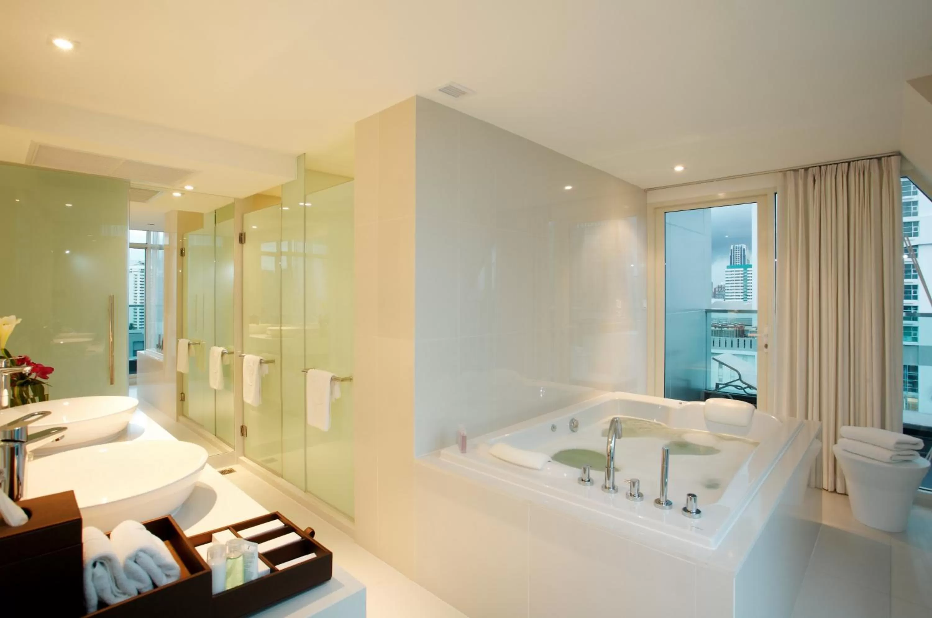 Bathroom in Centara Watergate Pavilion Hotel Bangkok