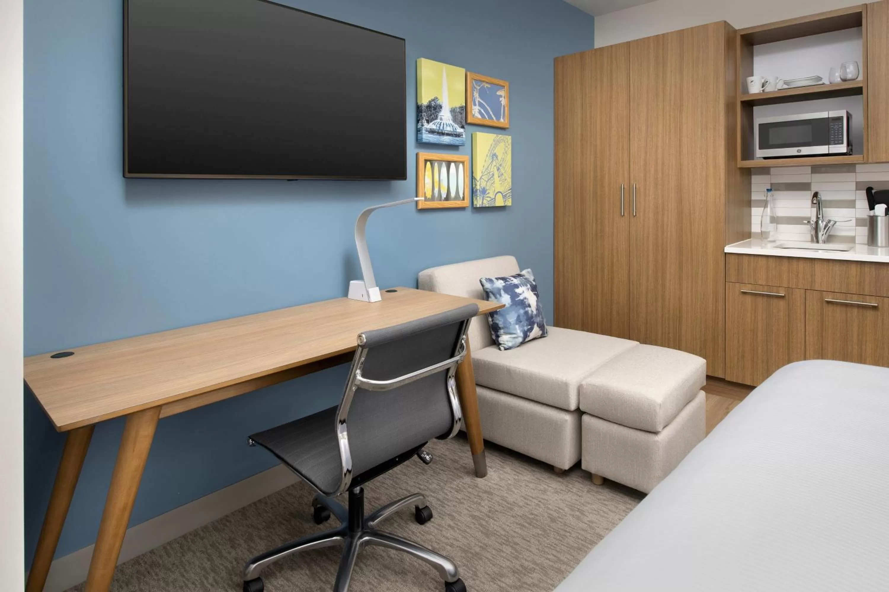 Photo of the whole room, Bed in Element Orlando Universal Blvd.