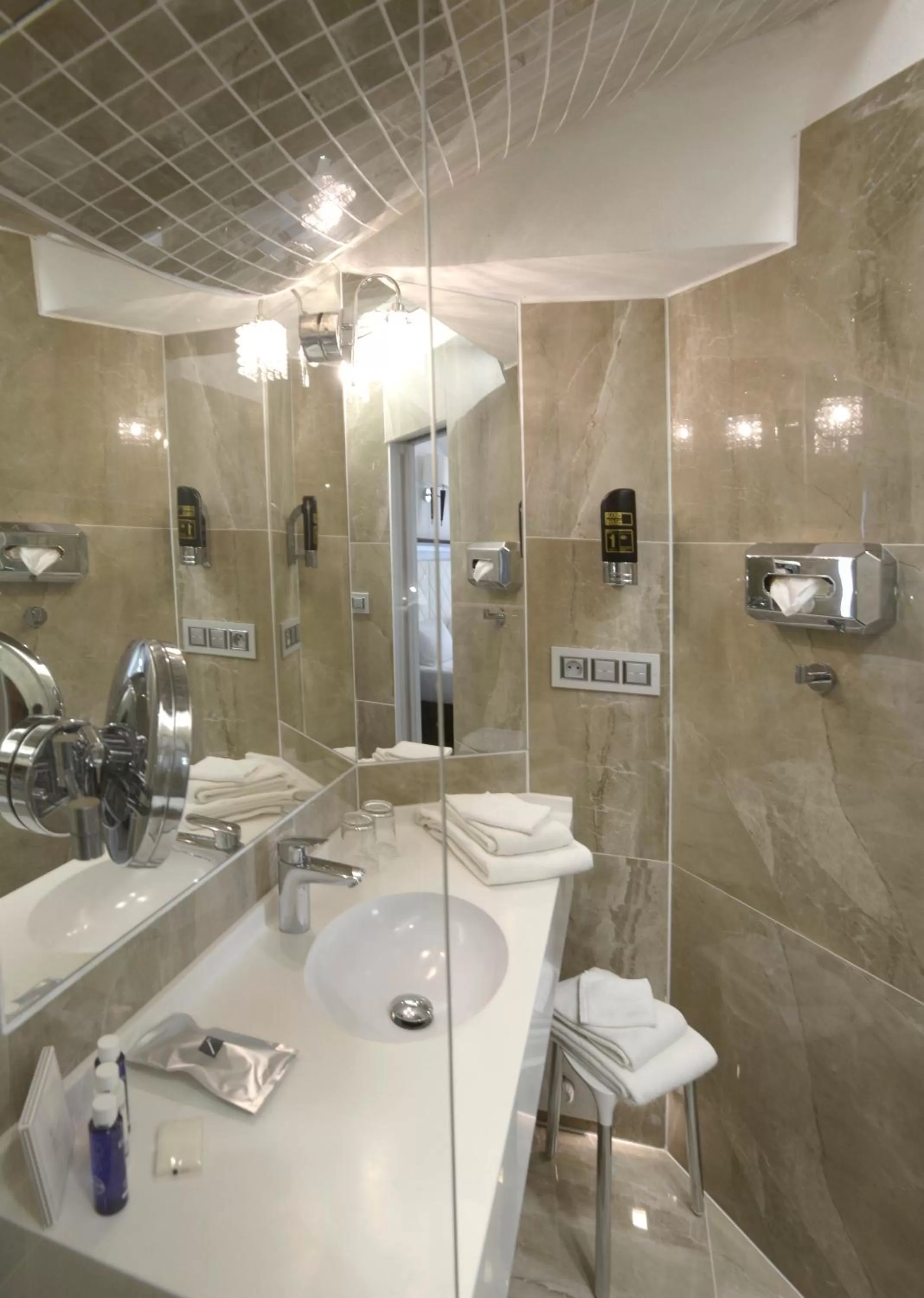 Bathroom in Hotel Grand