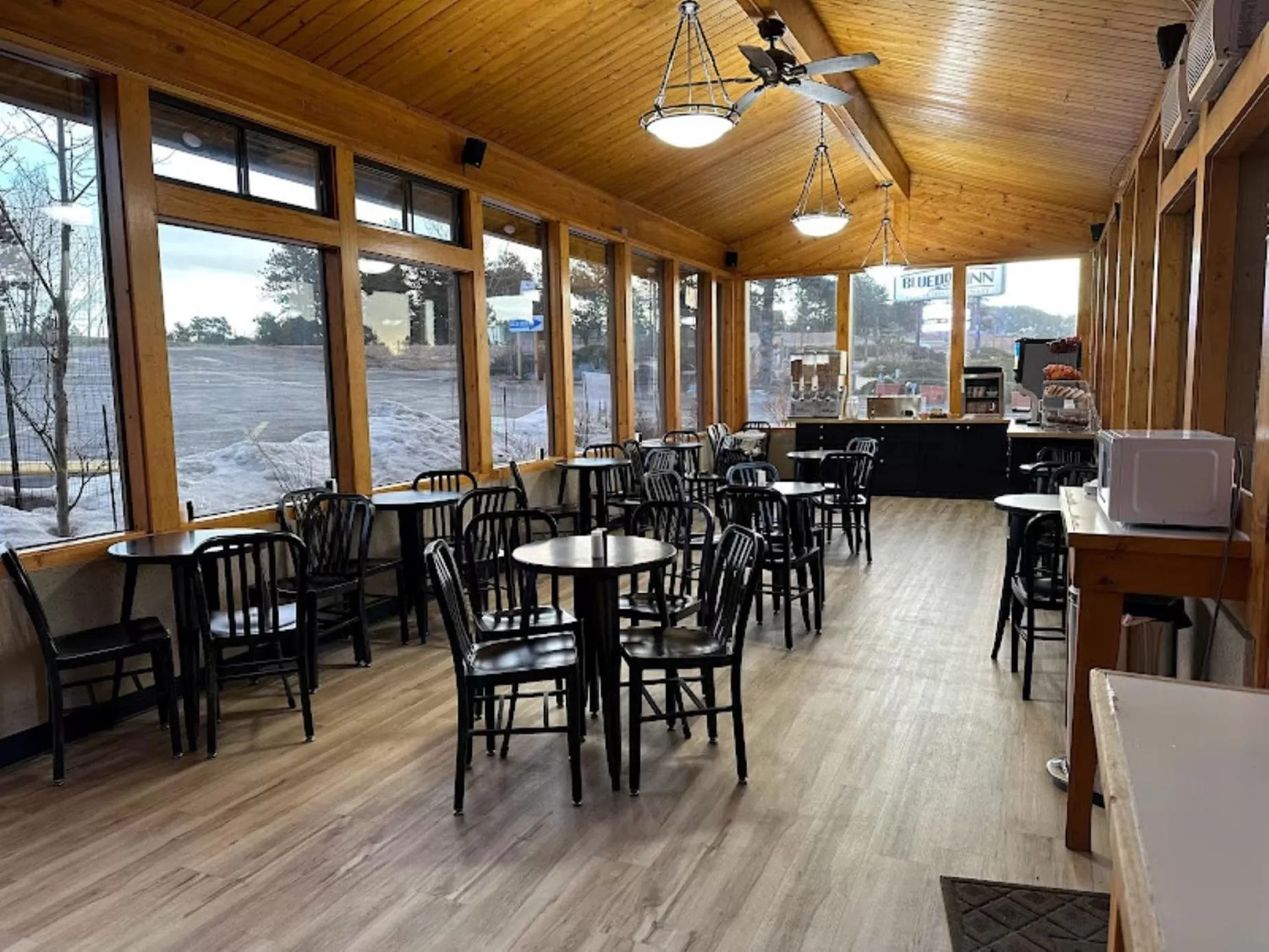 Breakfast in Blue Door Inn