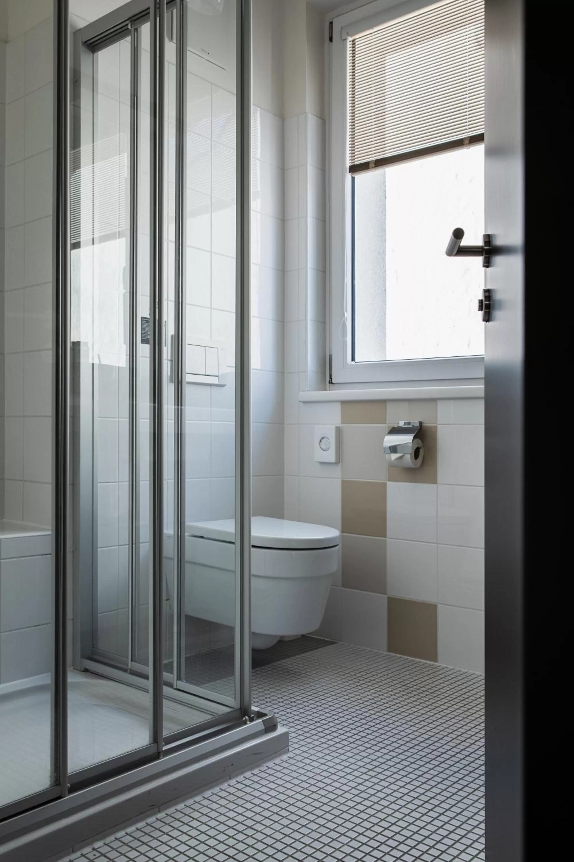 Bathroom in H+ Hotel Ried