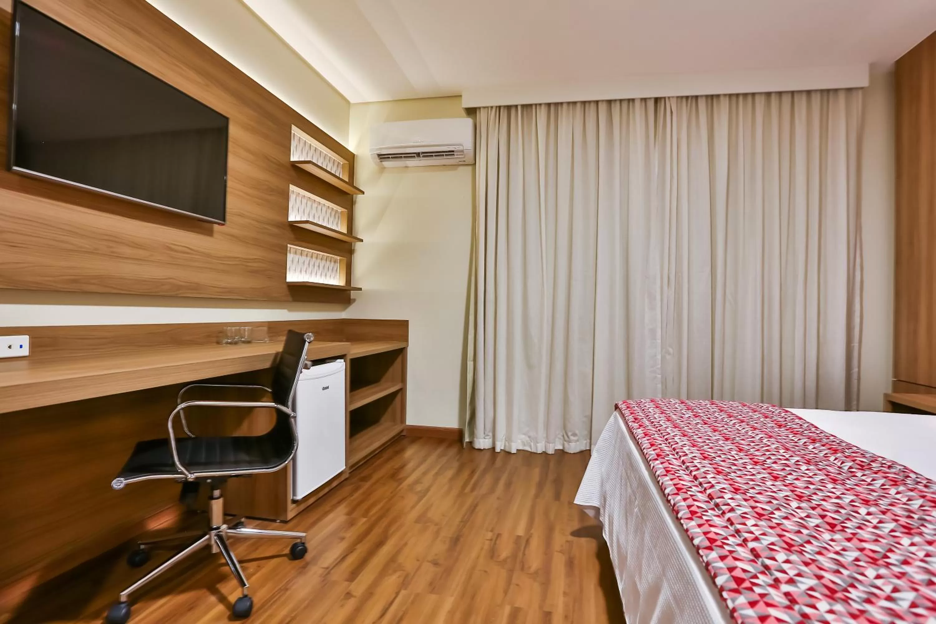 Photo of the whole room, Bed in Comfort Mogi Guaçu